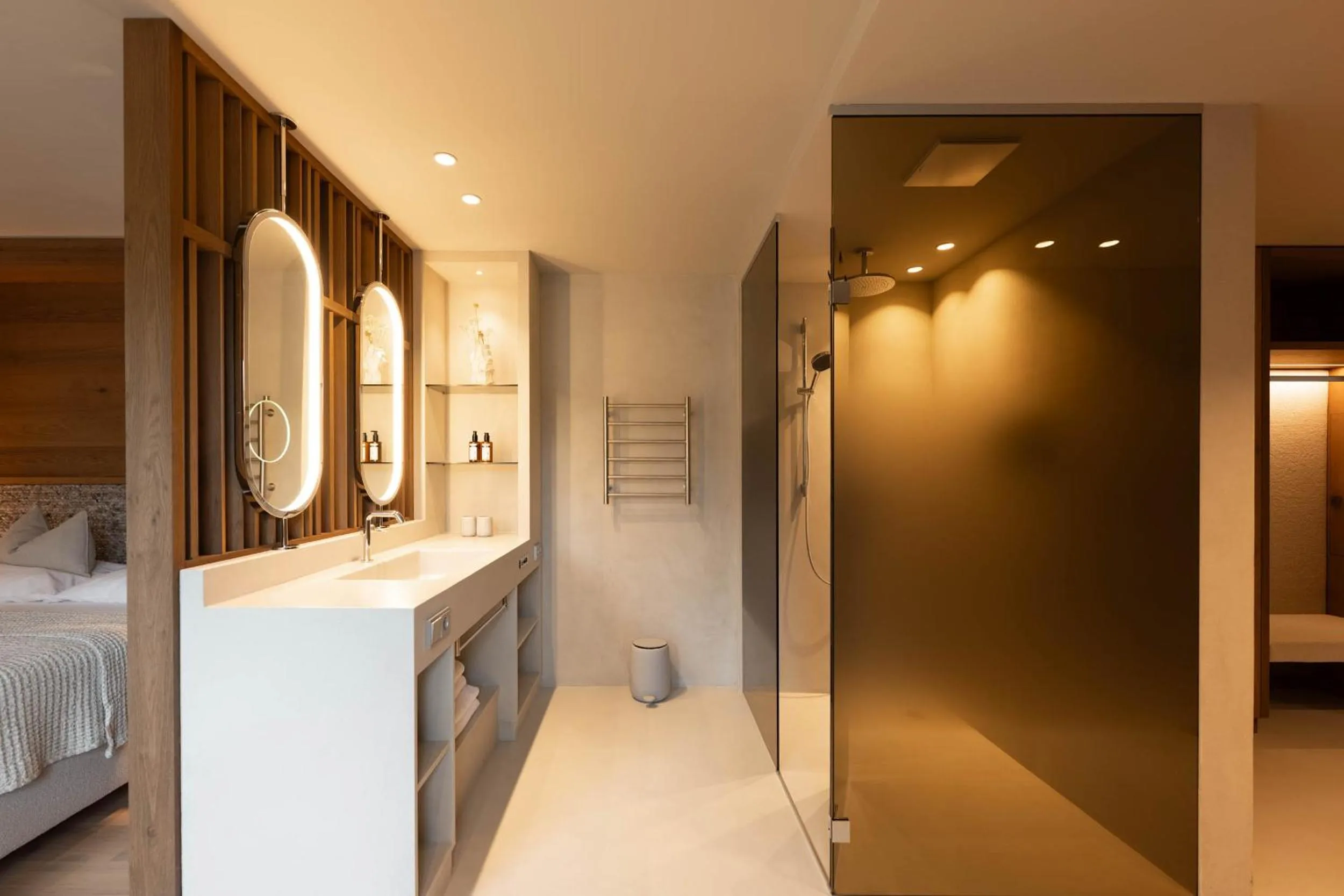 Bathroom, Bed in Premium Activehotel Bergkönig