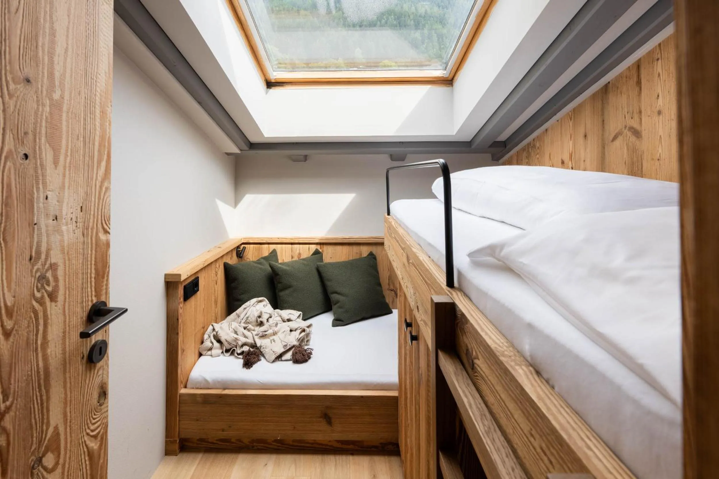 children, Bed in Premium Activehotel Bergkönig