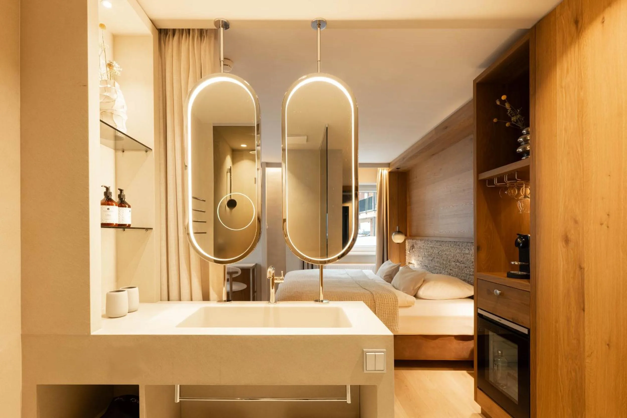 Bathroom, Bed in Premium Activehotel Bergkönig