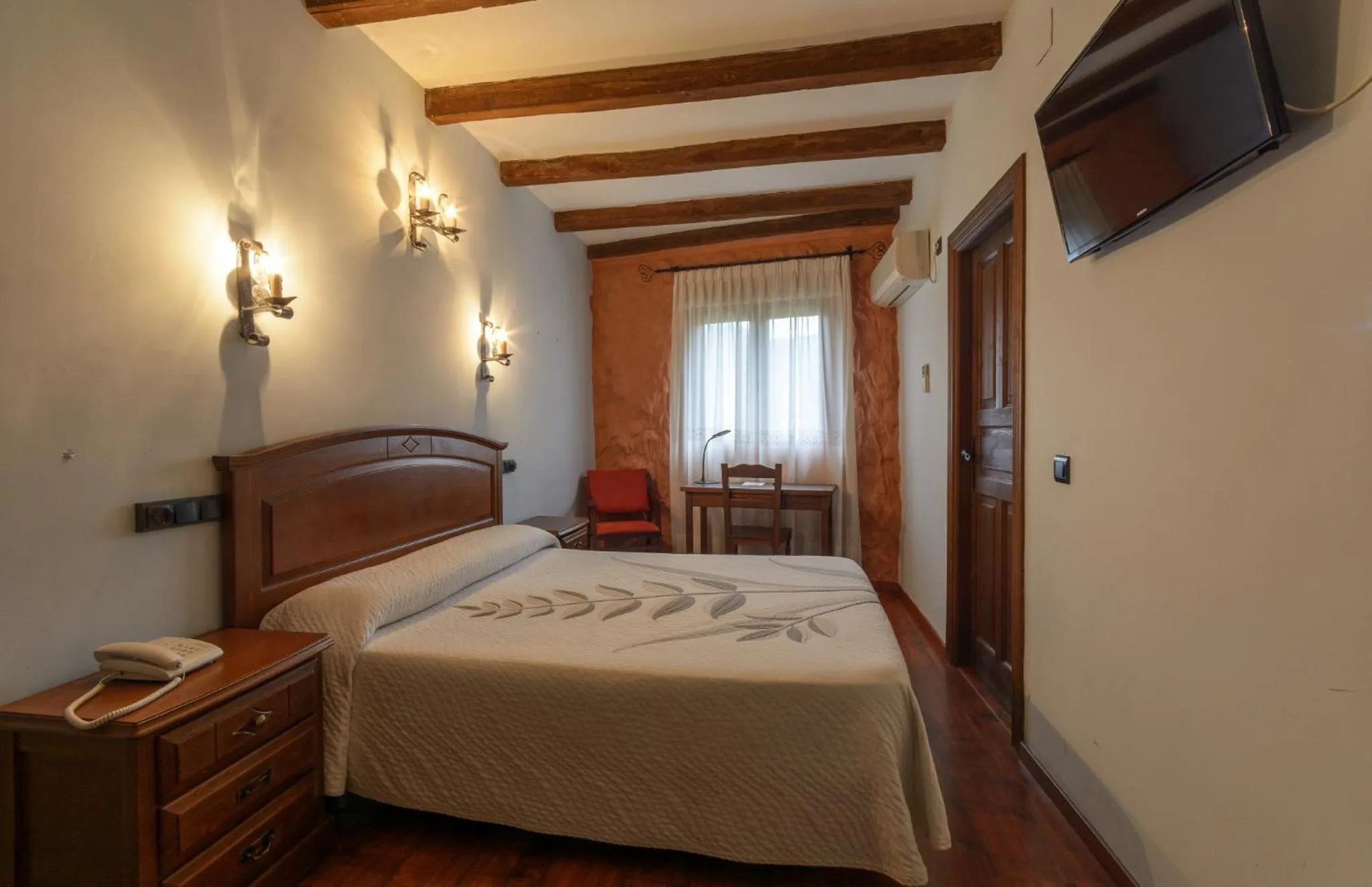 Photo of the whole room, Bed in Hotel Rural Los Angeles en Las Hurdes