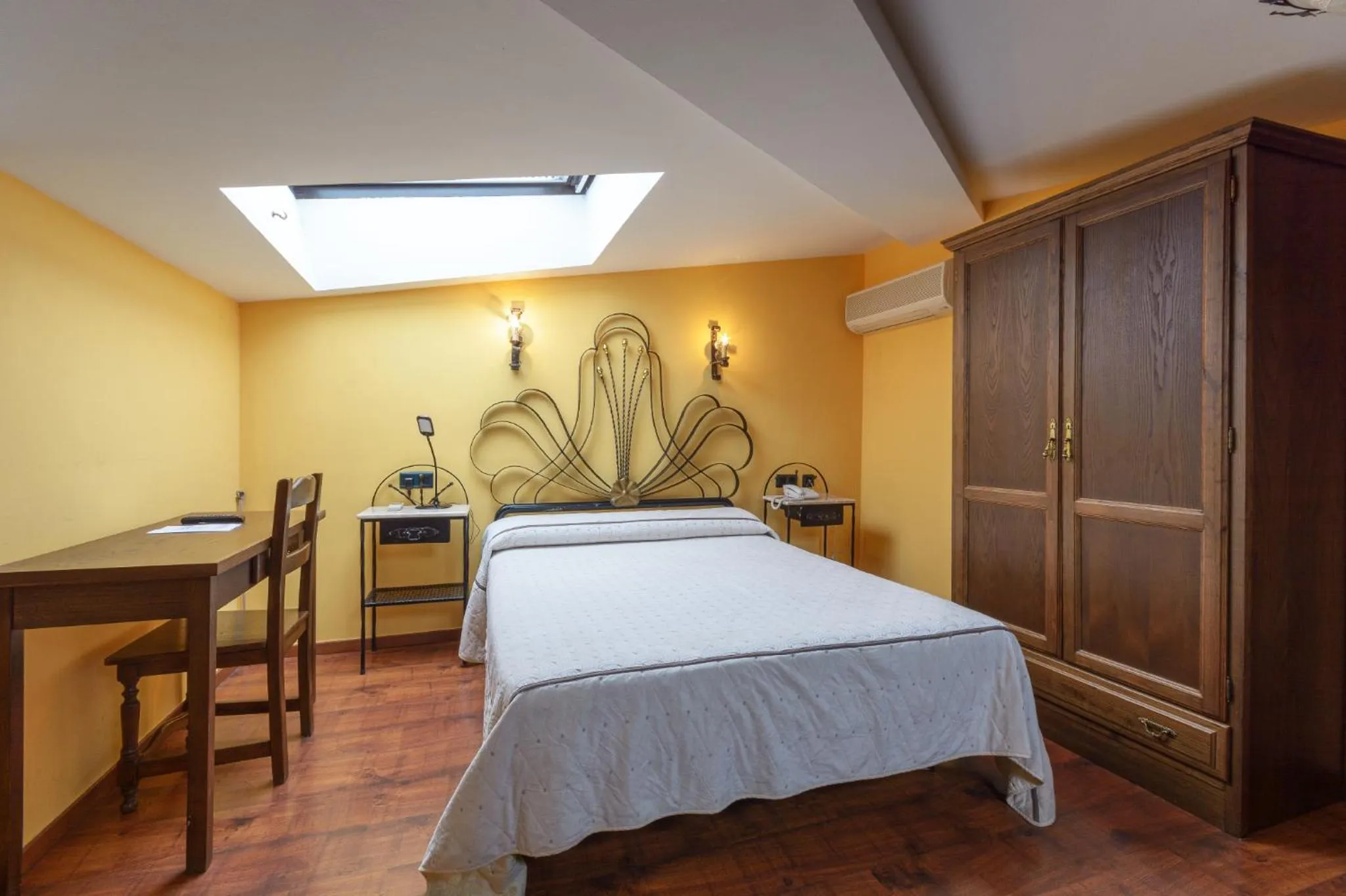 Photo of the whole room, Bed in Hotel Rural Los Angeles en Las Hurdes