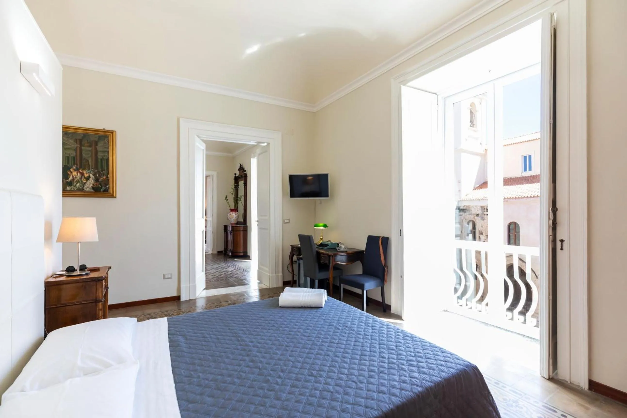 Photo of the whole room, Bed in Suites Pastis Tropea - Boutique B&B by Kalavrìa Holidays