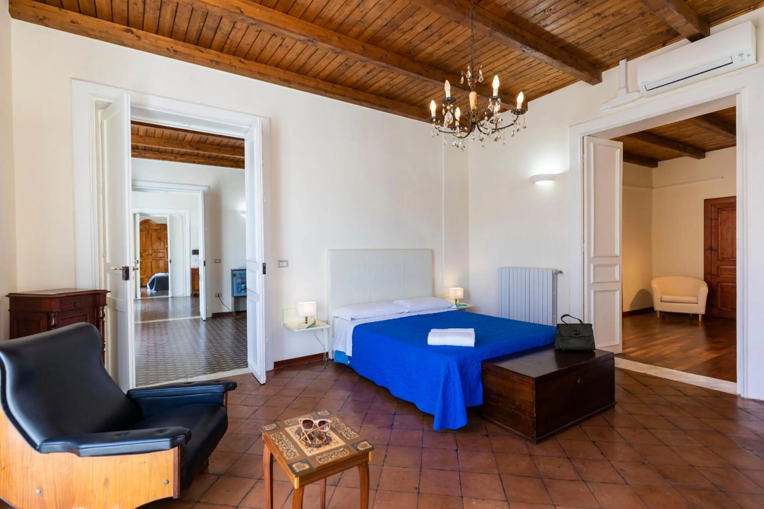 Photo of the whole room, Bed in Suites Pastis Tropea - Boutique B&B by Kalavrìa Holidays