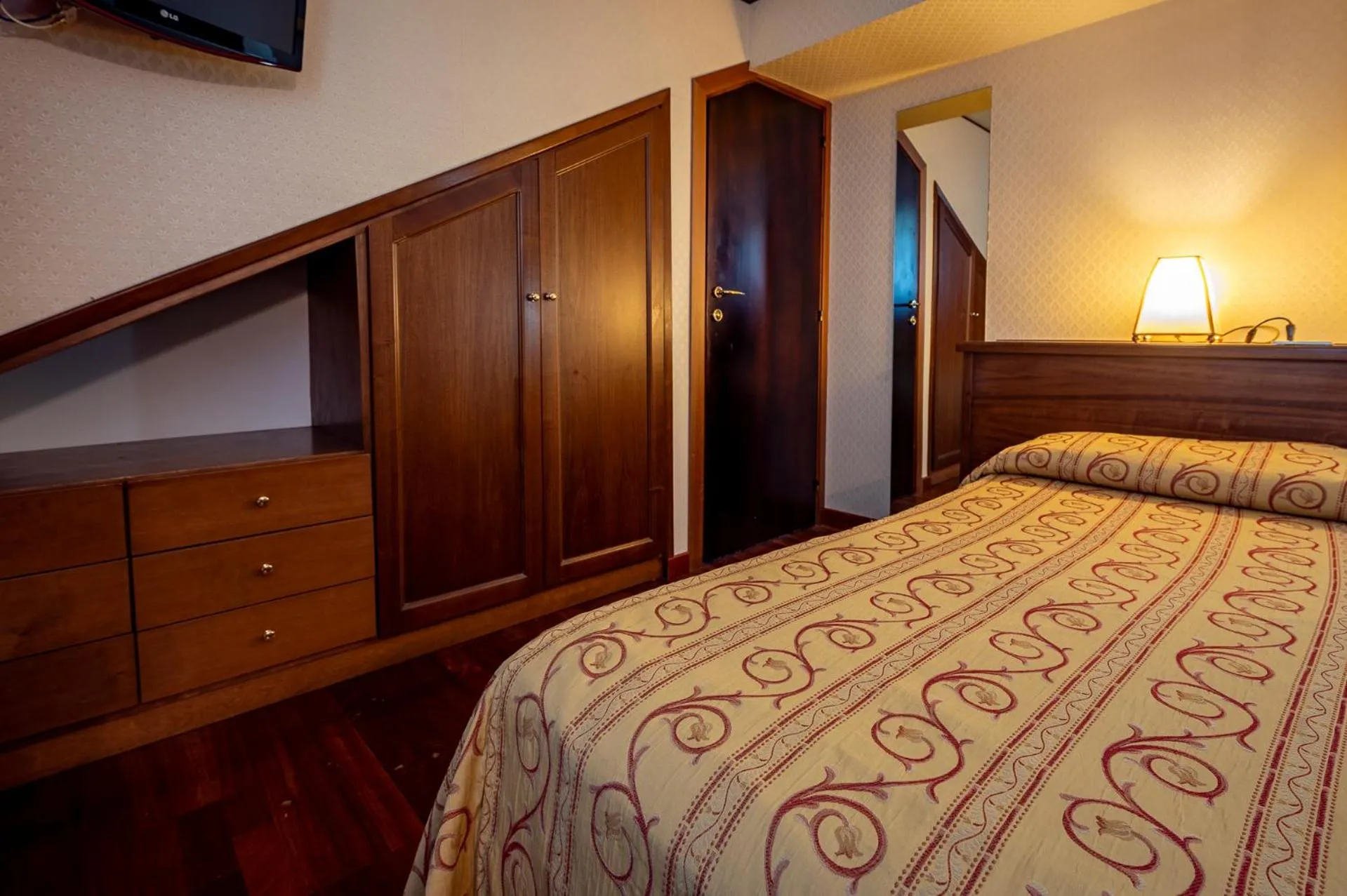 Photo of the whole room, Bed in Hotel Corona & Spa