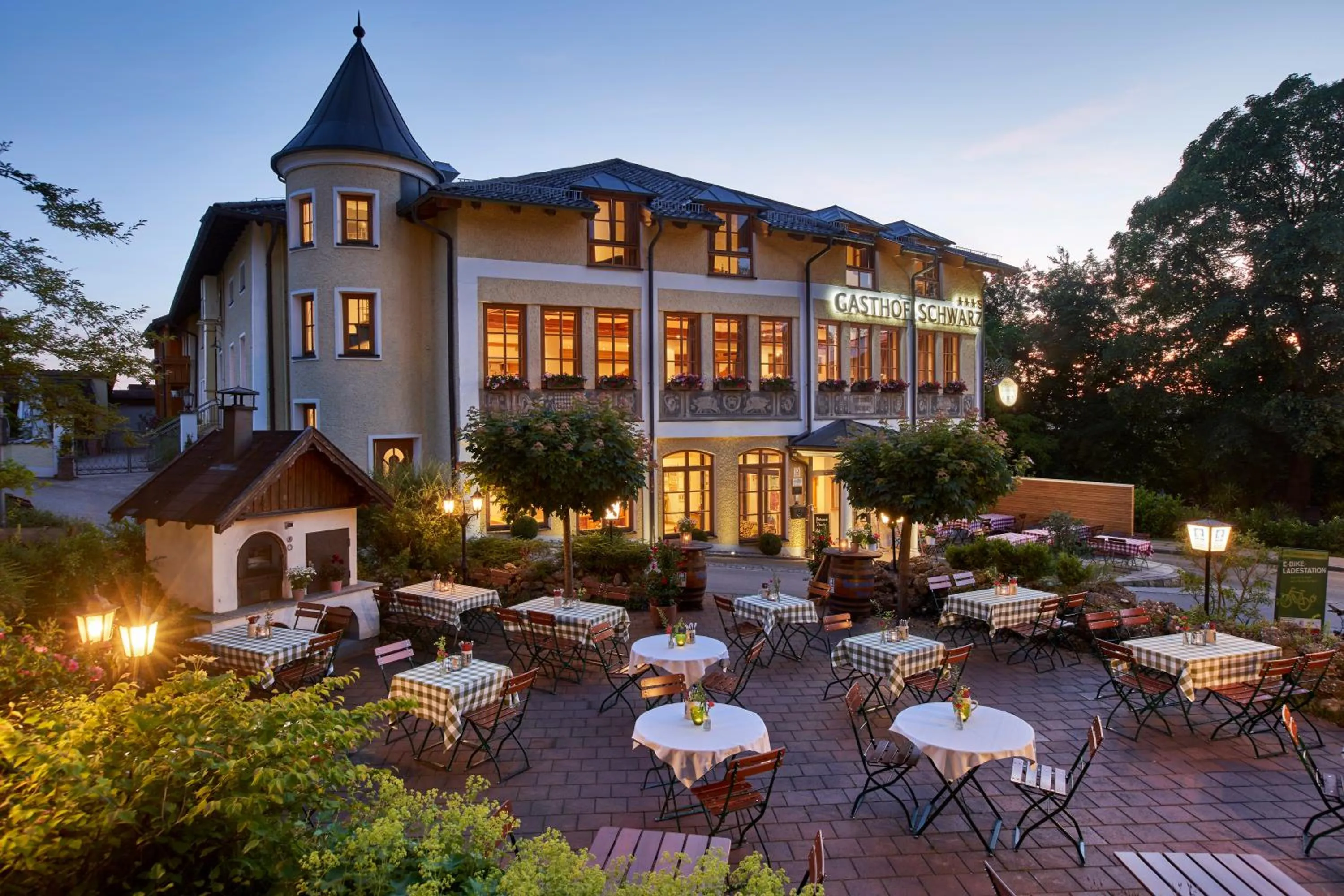 Property building in Gasthof Schwarz