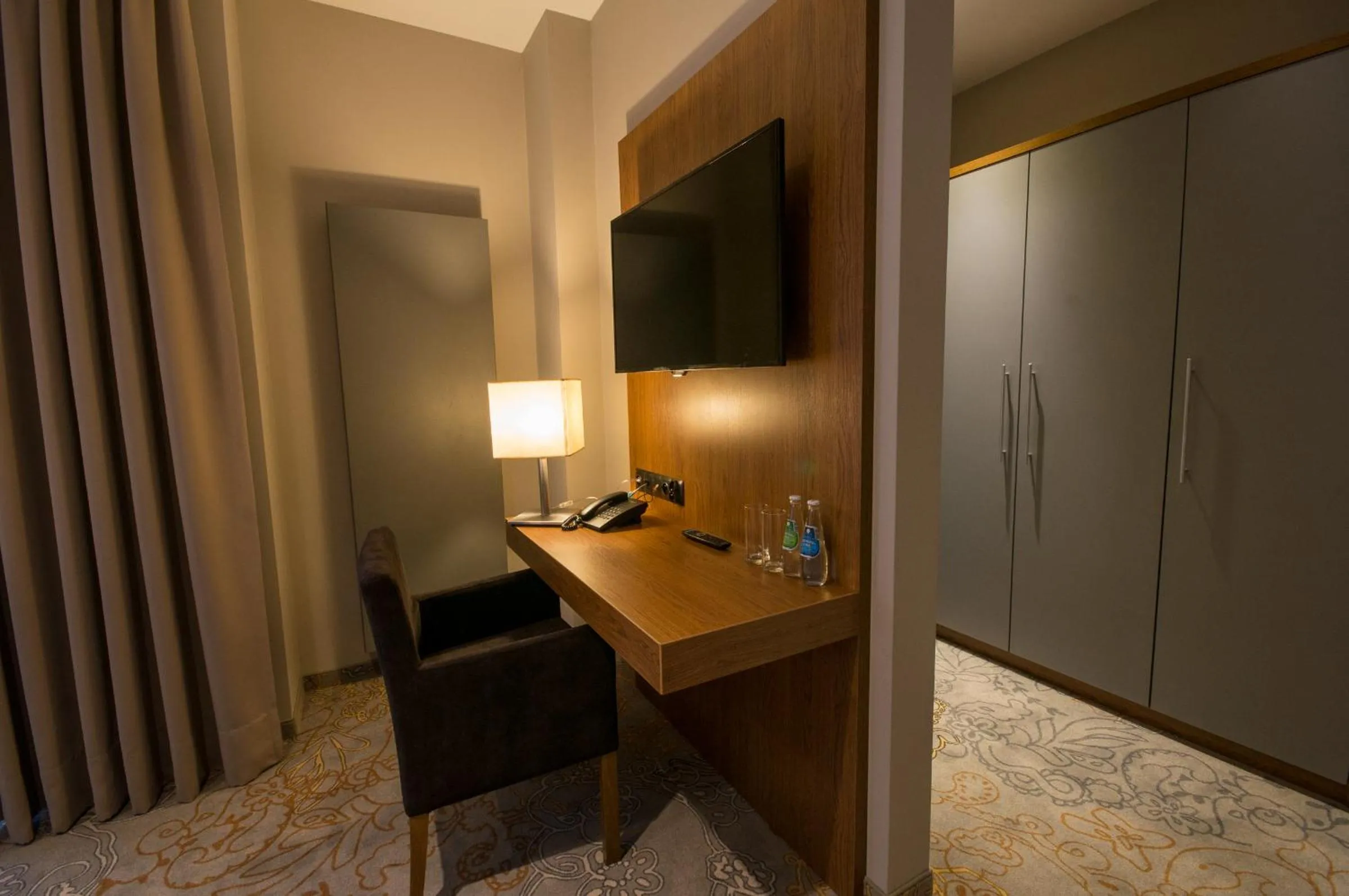 TV and multimedia in Rezydencja Sosnowa Luxury Hotel