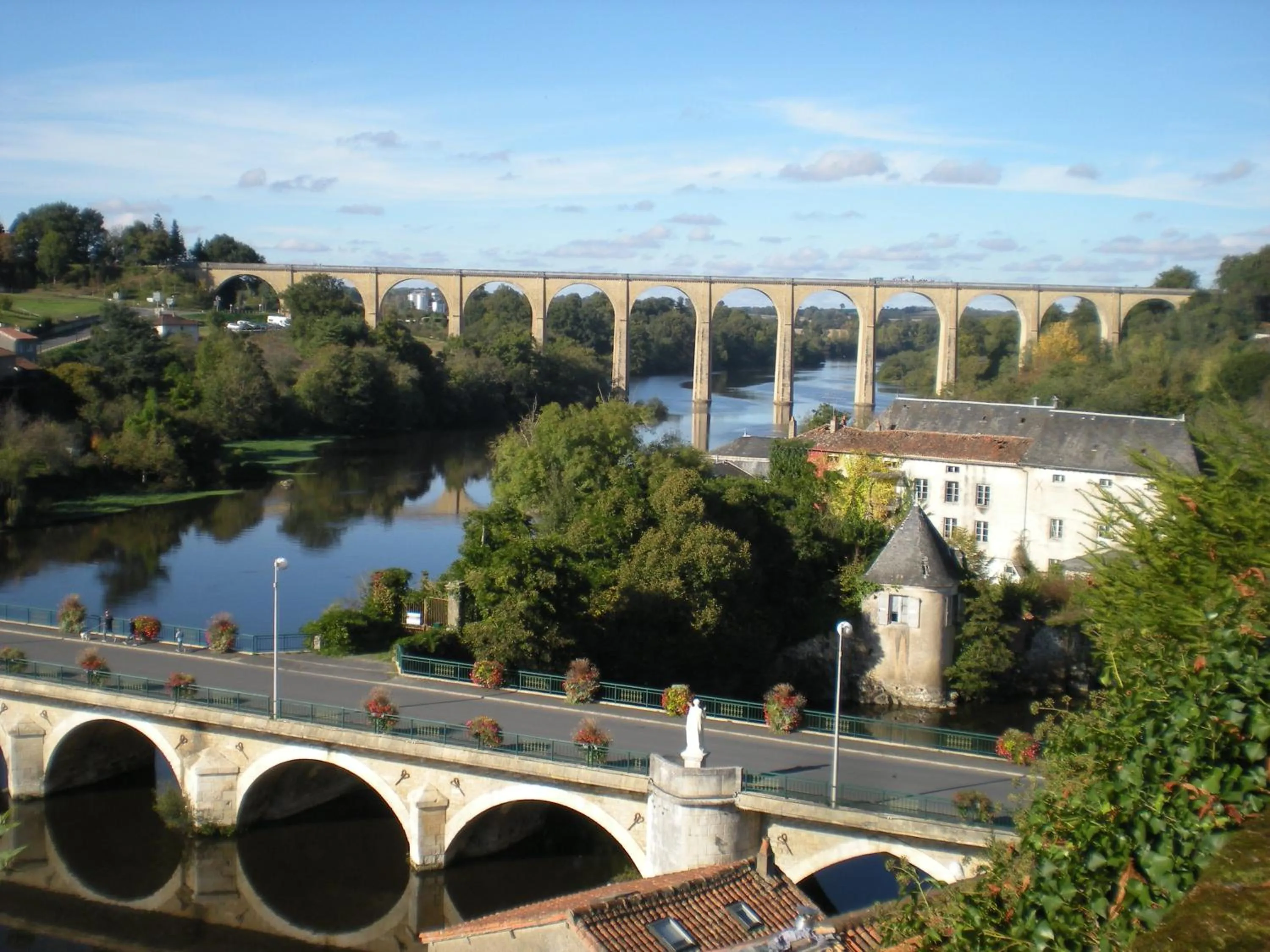 Restaurant/places to eat in Le Chene Vert