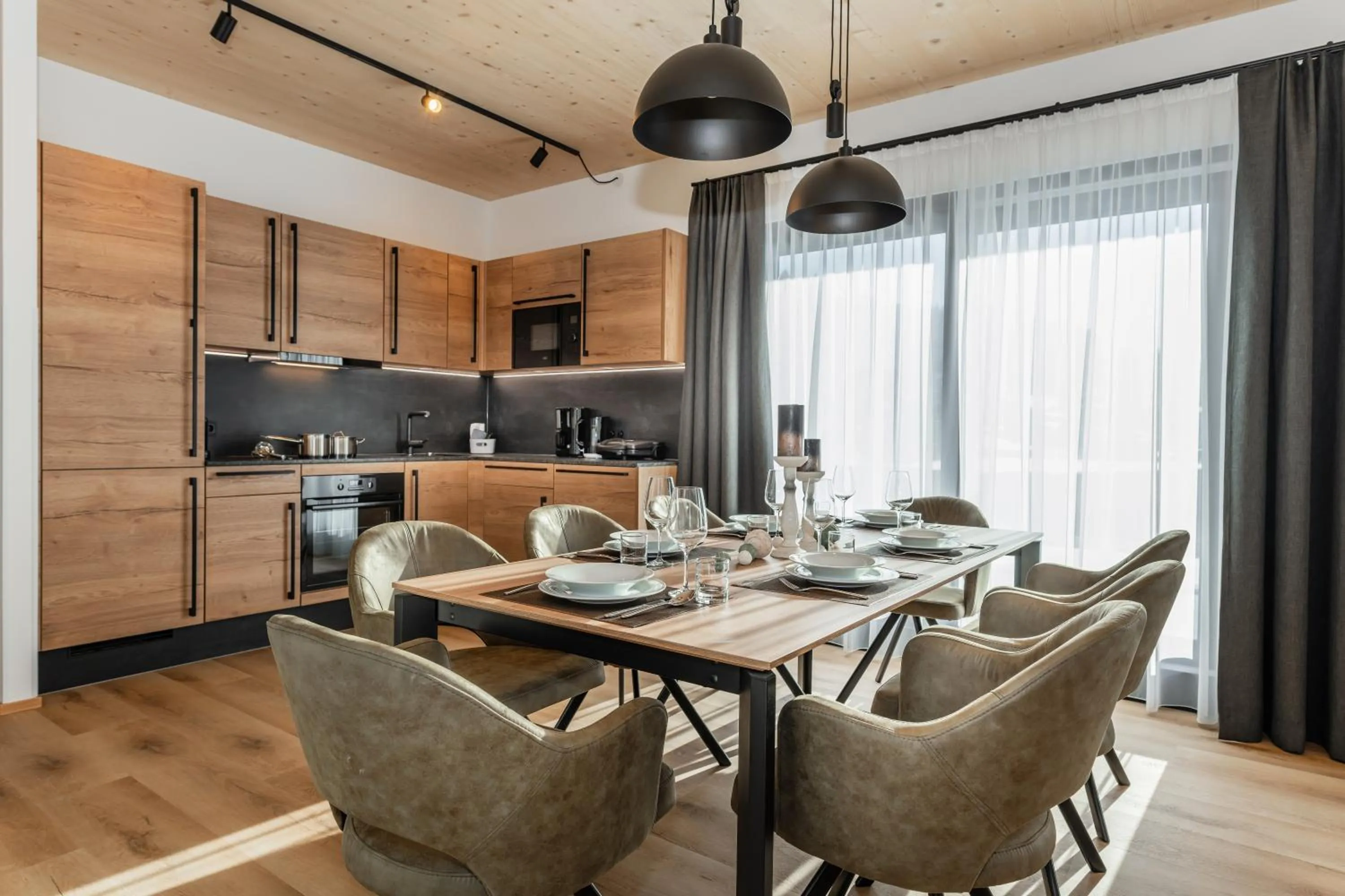 Dining area in AlpenParks Hotel & Apartment Taxacher