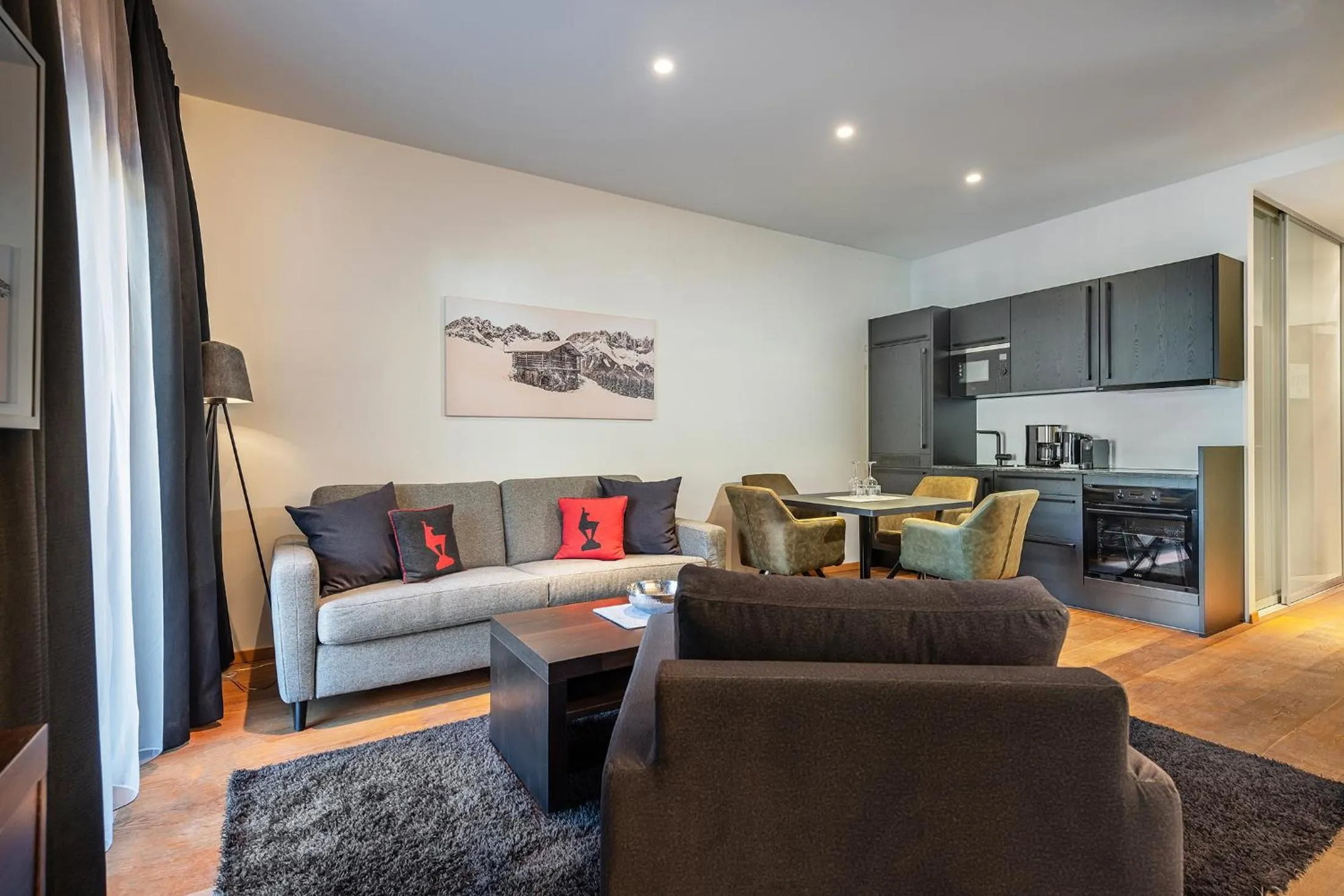 Kitchen or kitchenette in AlpenParks Hotel & Apartment Taxacher