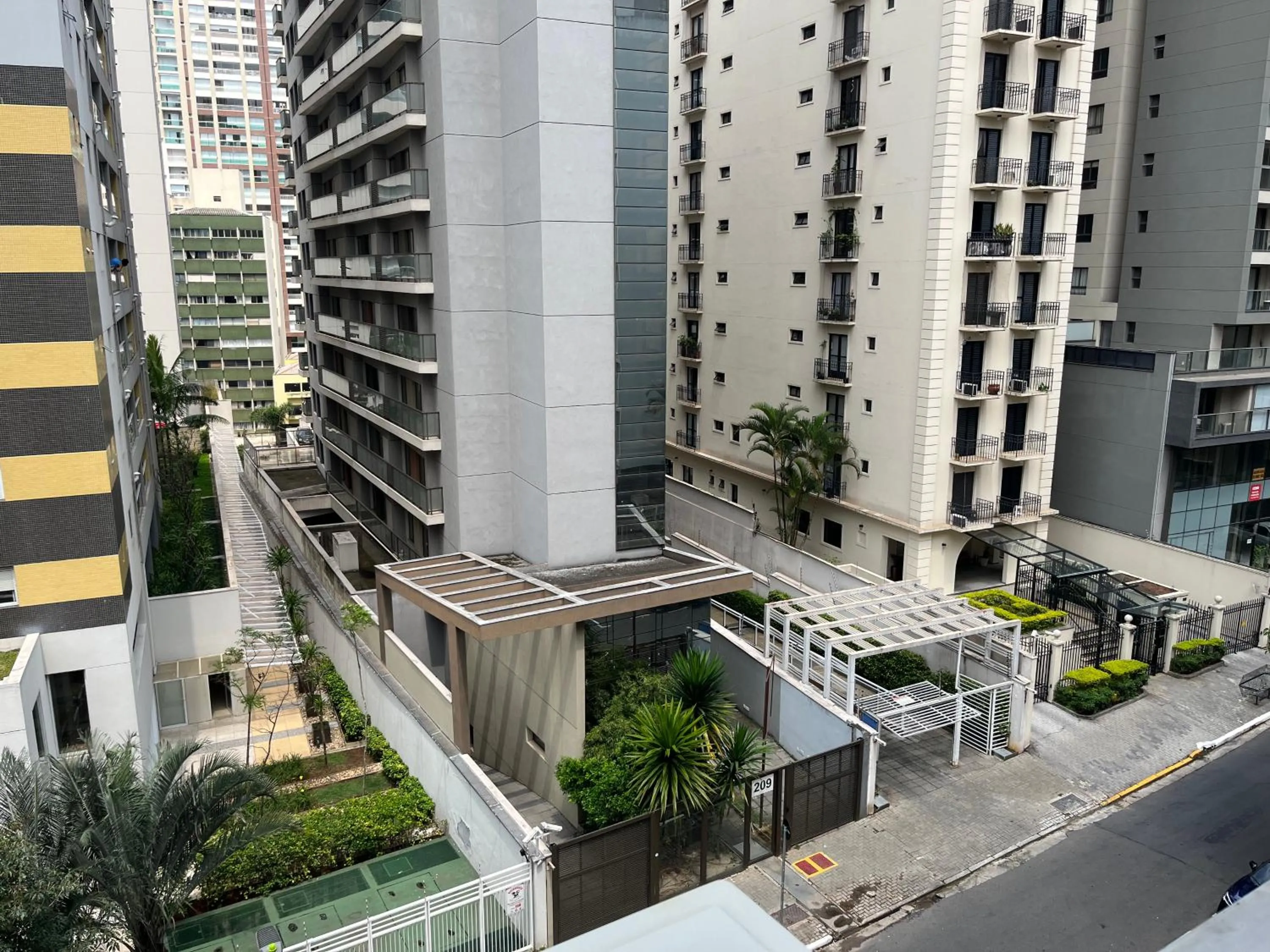 Street view in Bela Cintra Flat Service