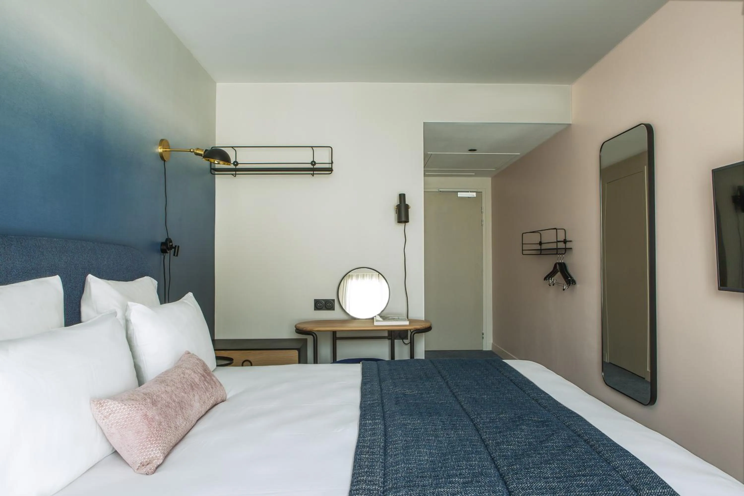 Photo of the whole room, Bed in L'Imprimerie Hôtel