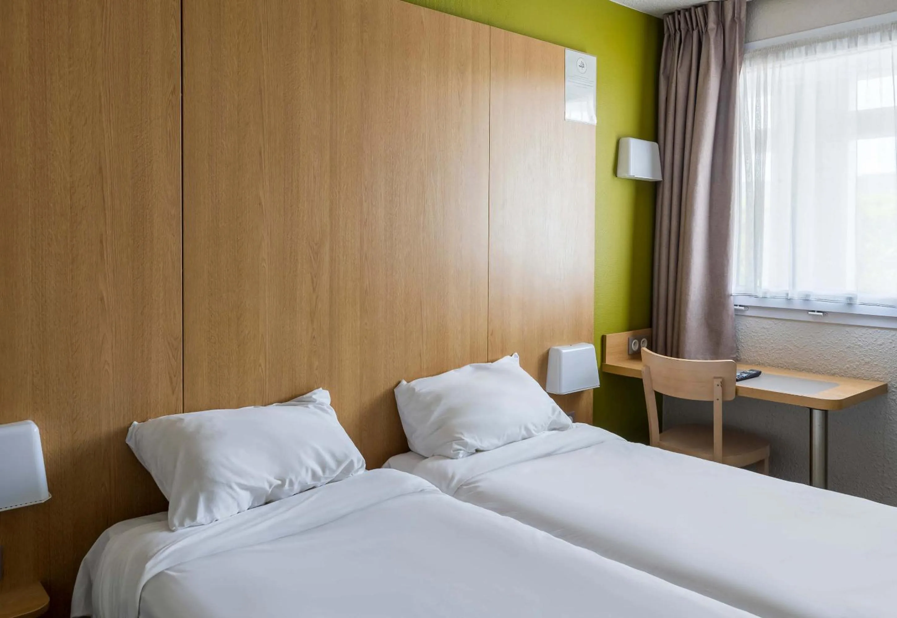 Bedroom, Bed in B&B HOTEL Troyes Barberey