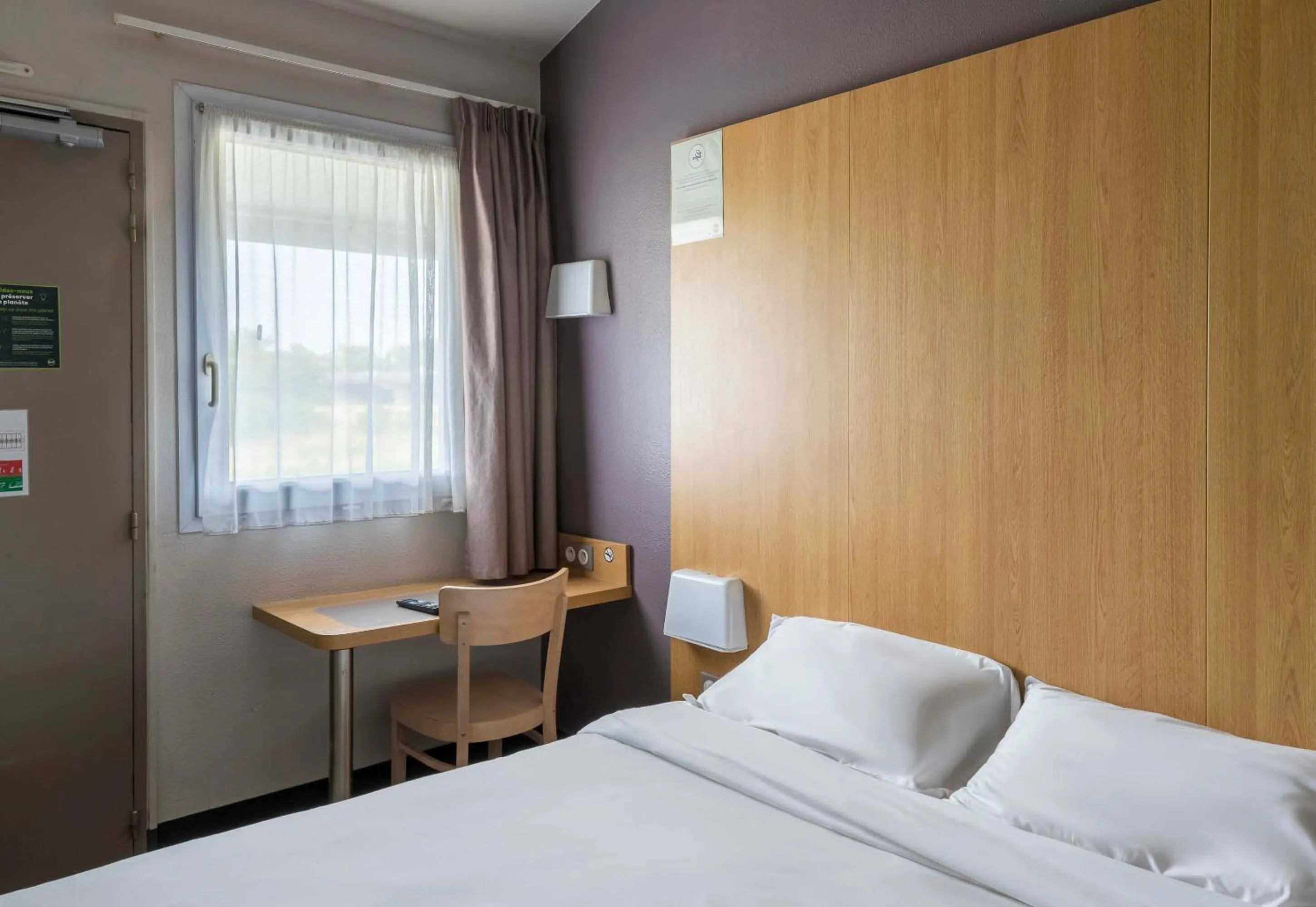 Bedroom, Bed in B&B HOTEL Troyes Barberey