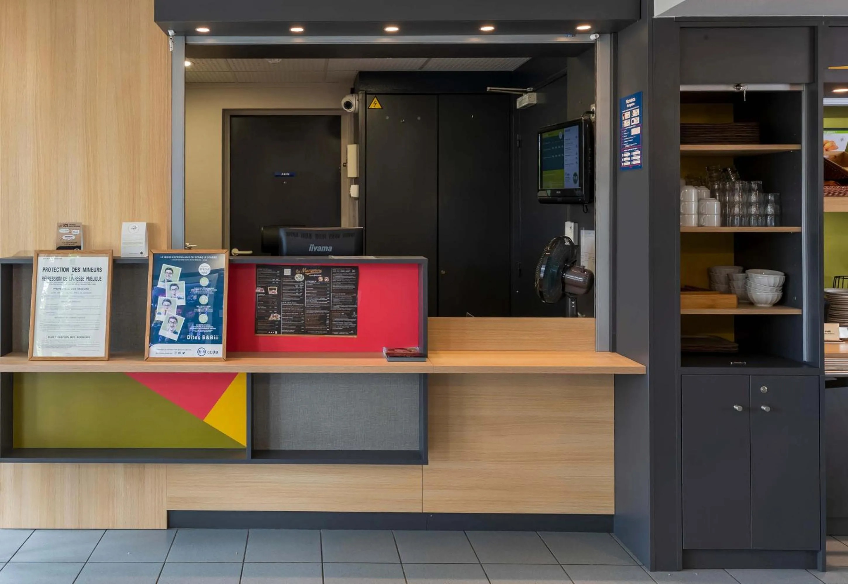 Lobby or reception in B&B HOTEL Troyes Barberey