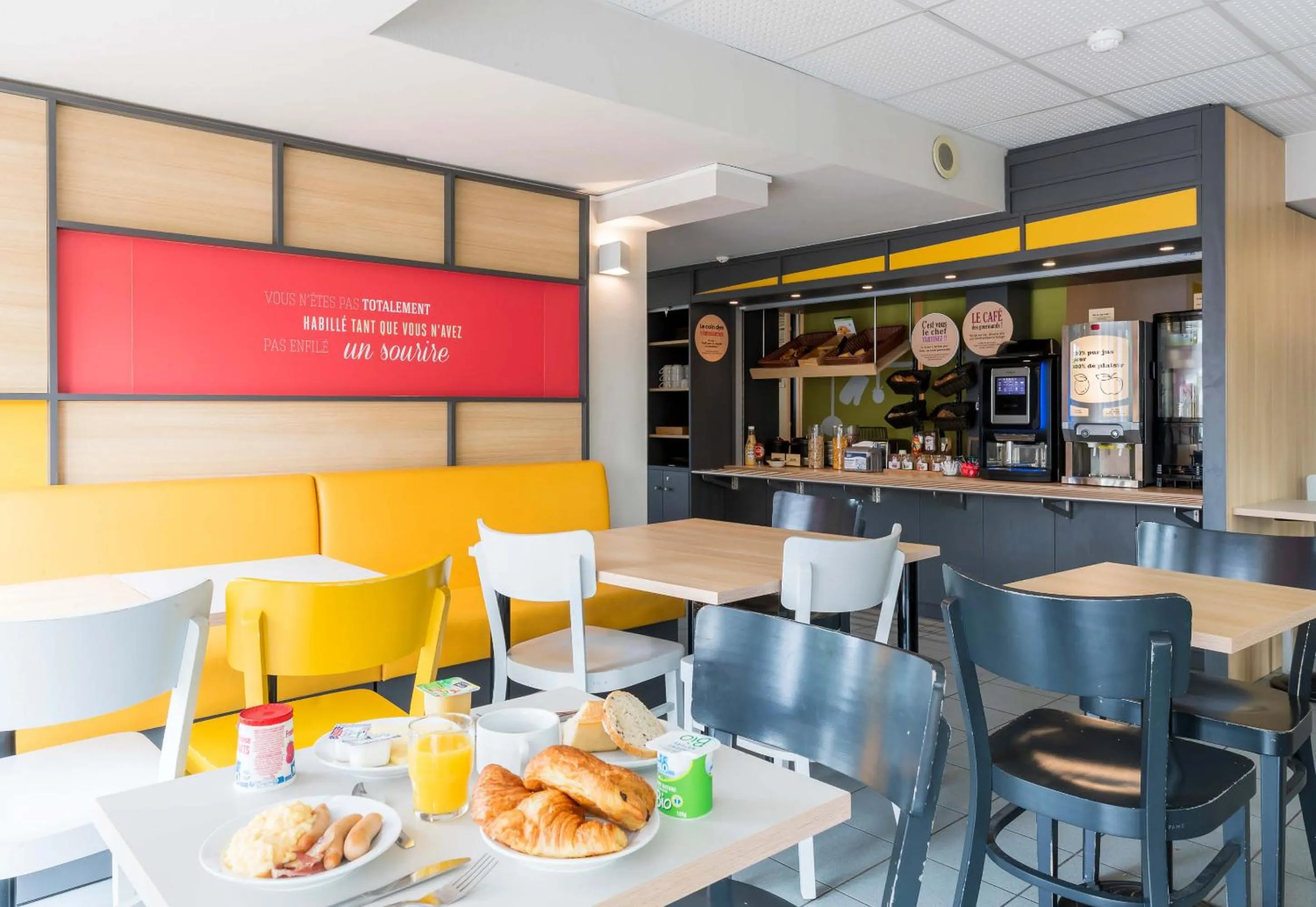 Restaurant/places to eat in B&B HOTEL Troyes Barberey