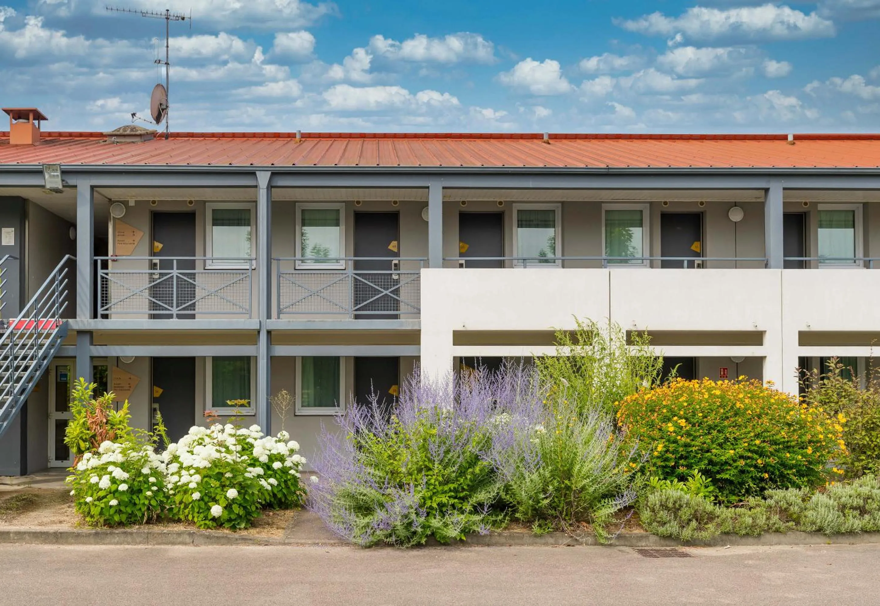 Property building in B&B HOTEL Troyes Barberey