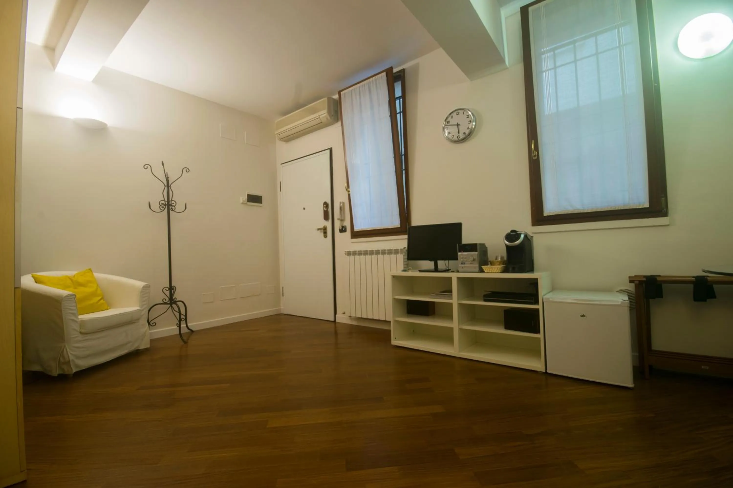 Living room, Bed in Suite del Borgo - Affittacamere - Guest house