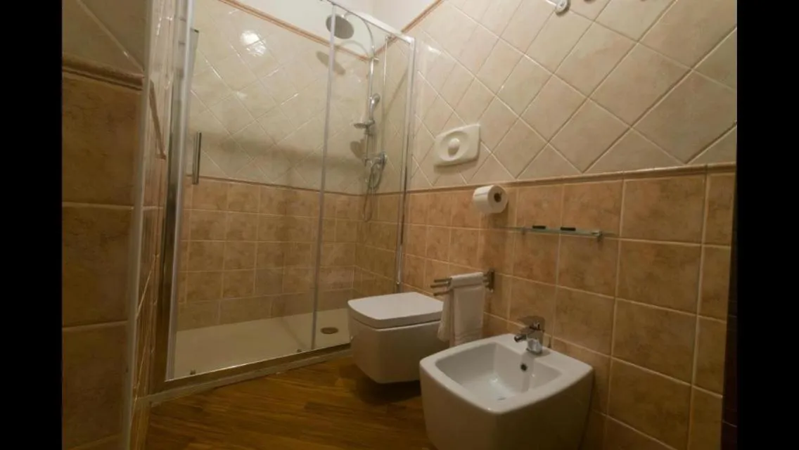 Shower in Suite del Borgo - Affittacamere - Guest house