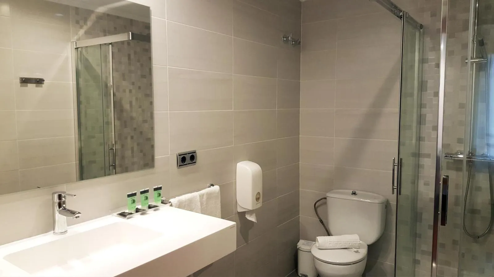 Shower in Hotel Oria