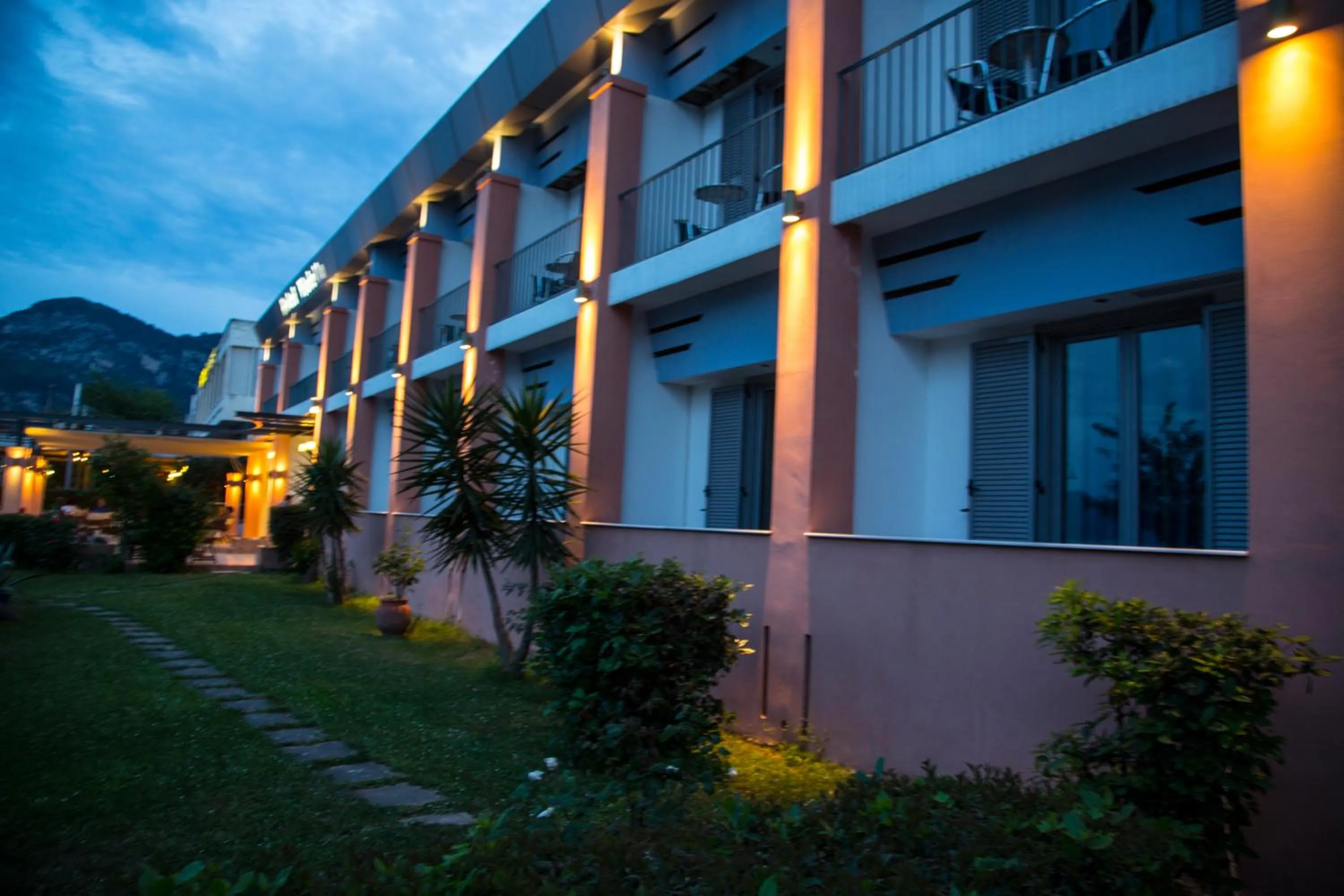 Facade/entrance in Violetta
