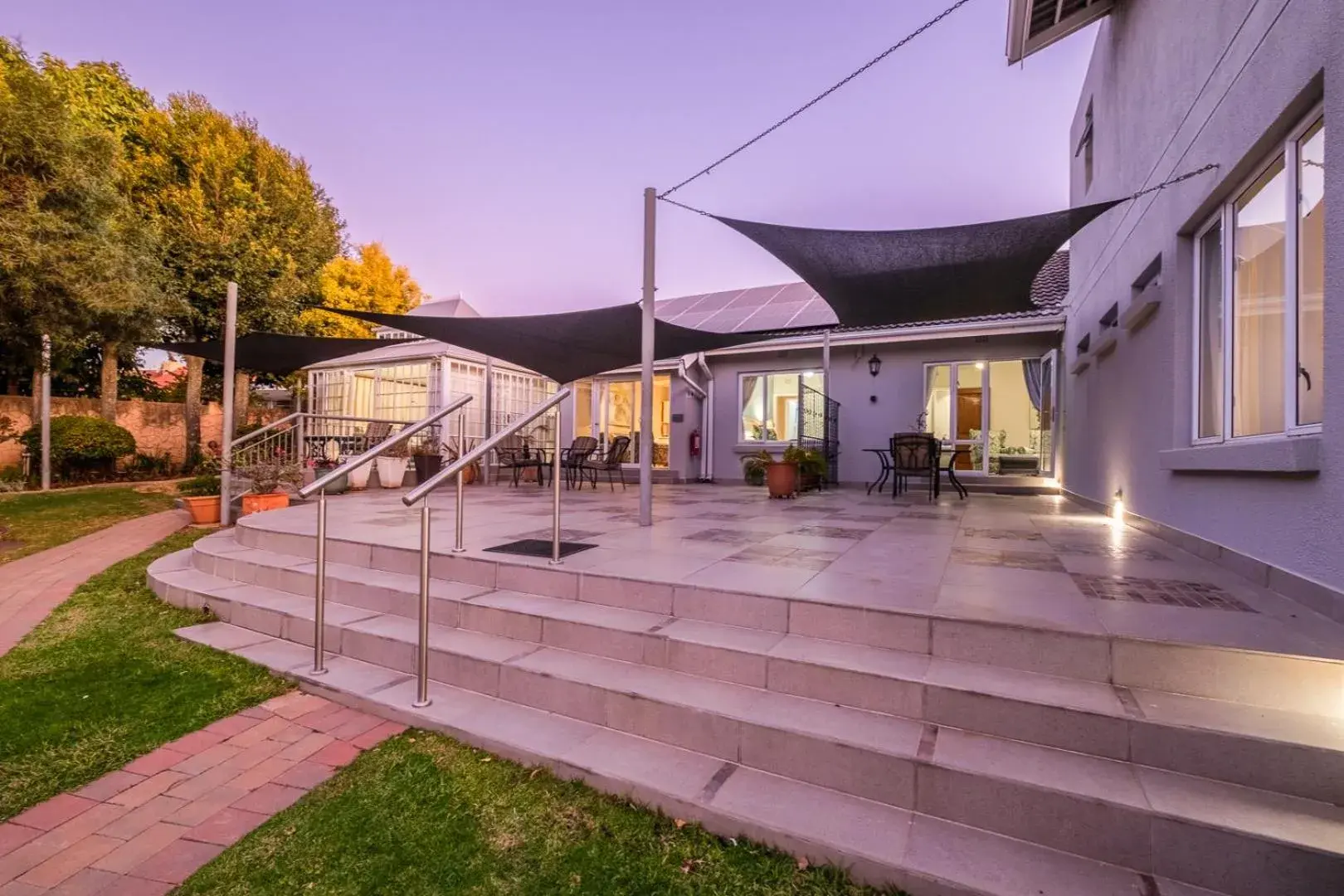 Deluxe Suite - single occupancy in 49-on-Cherry Deluxe Suite - single occupancy in 49-on-Cherry