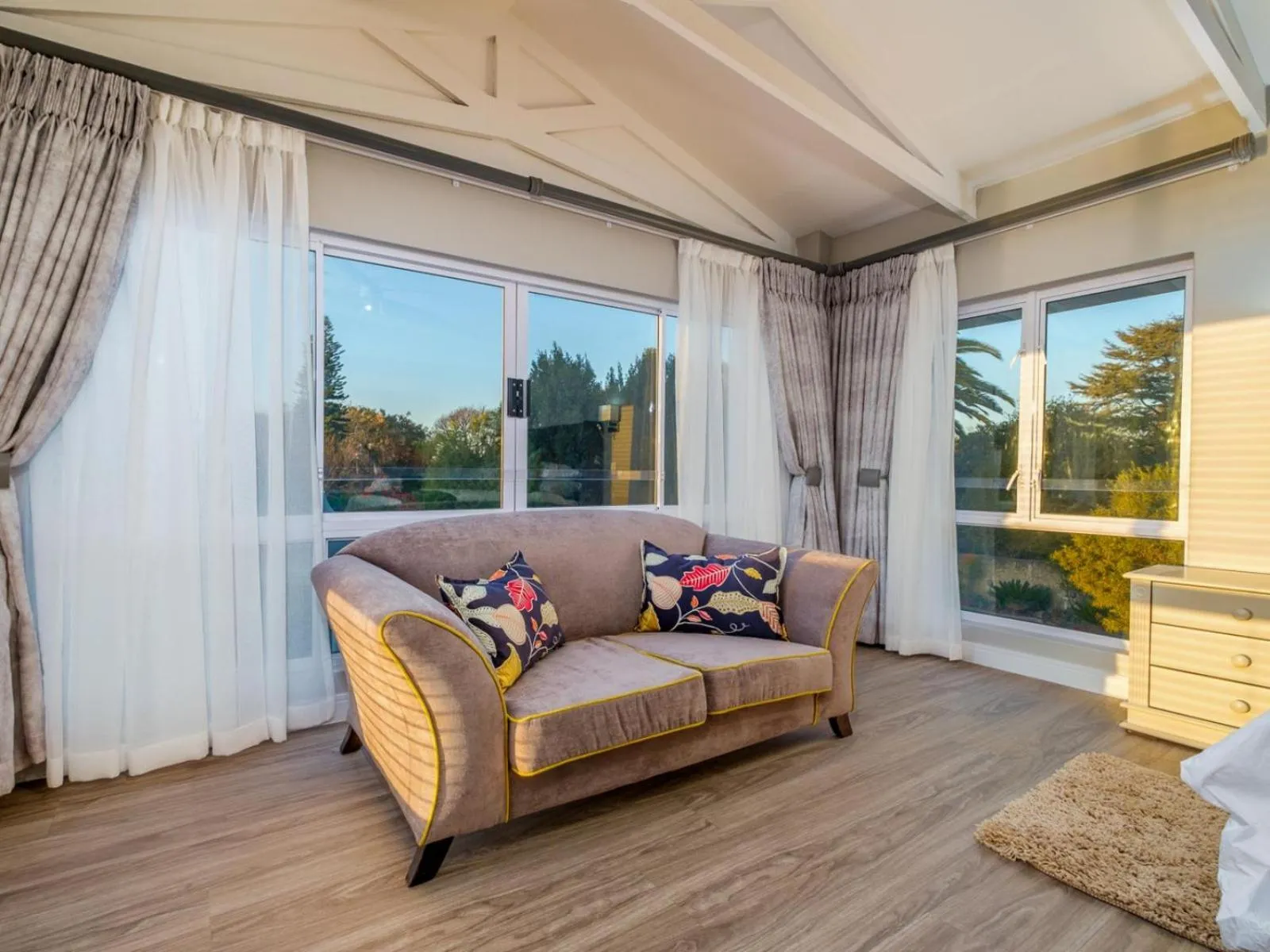 Seating area in 49-on-Cherry