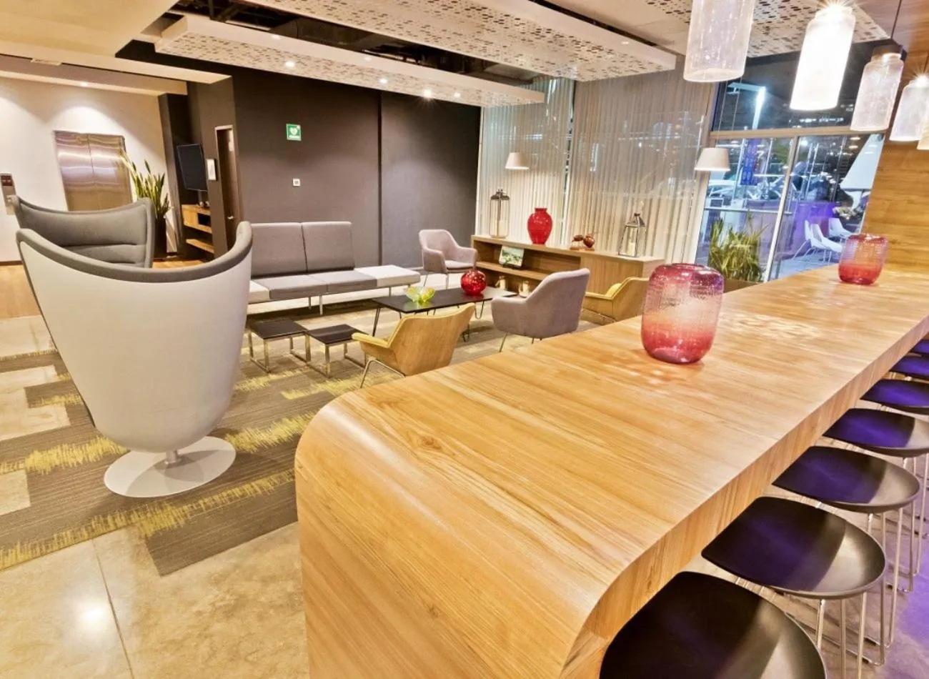 Communal lounge/ TV room in Sonesta Hotel Bucaramanga