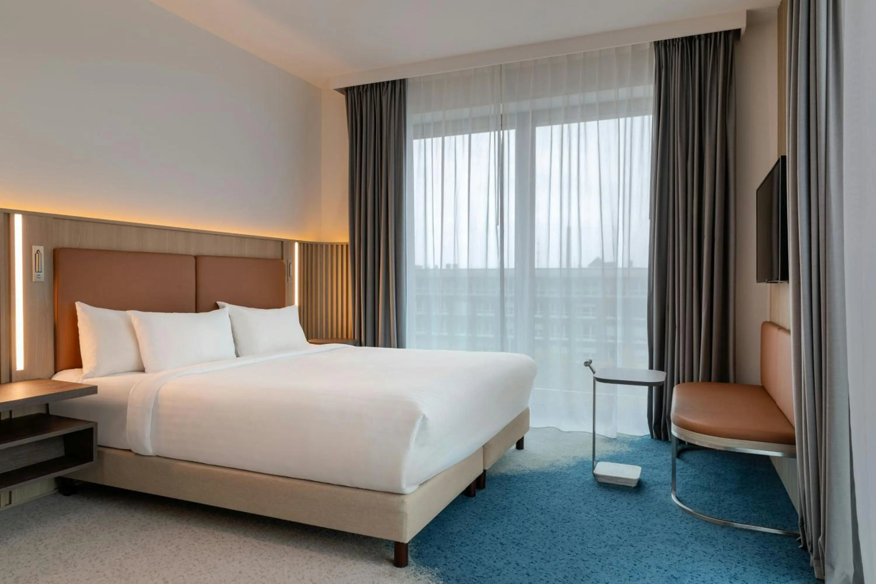 Photo of the whole room, Bed in Courtyard by Marriott Bremen