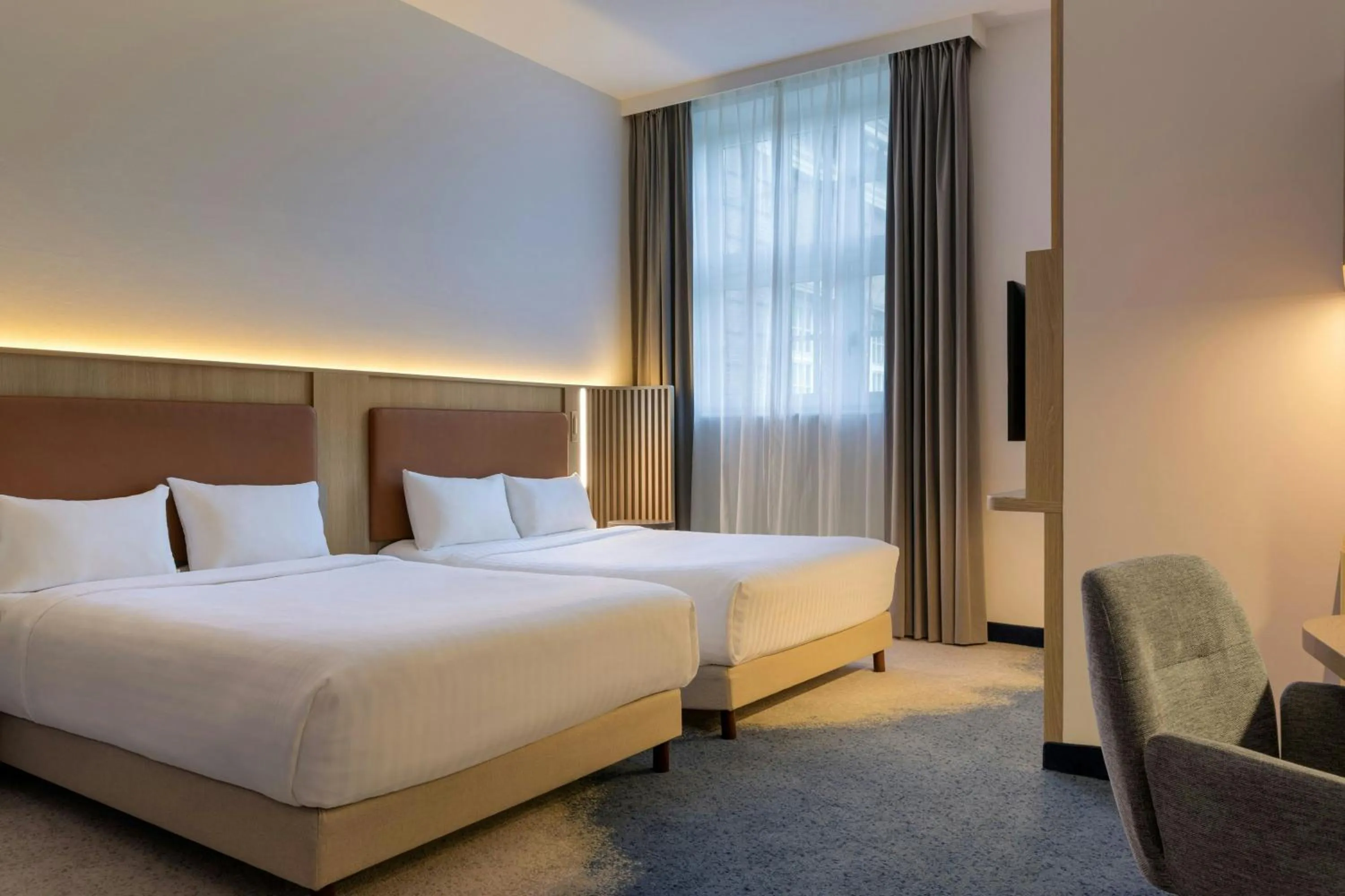 Photo of the whole room, Bed in Courtyard by Marriott Bremen