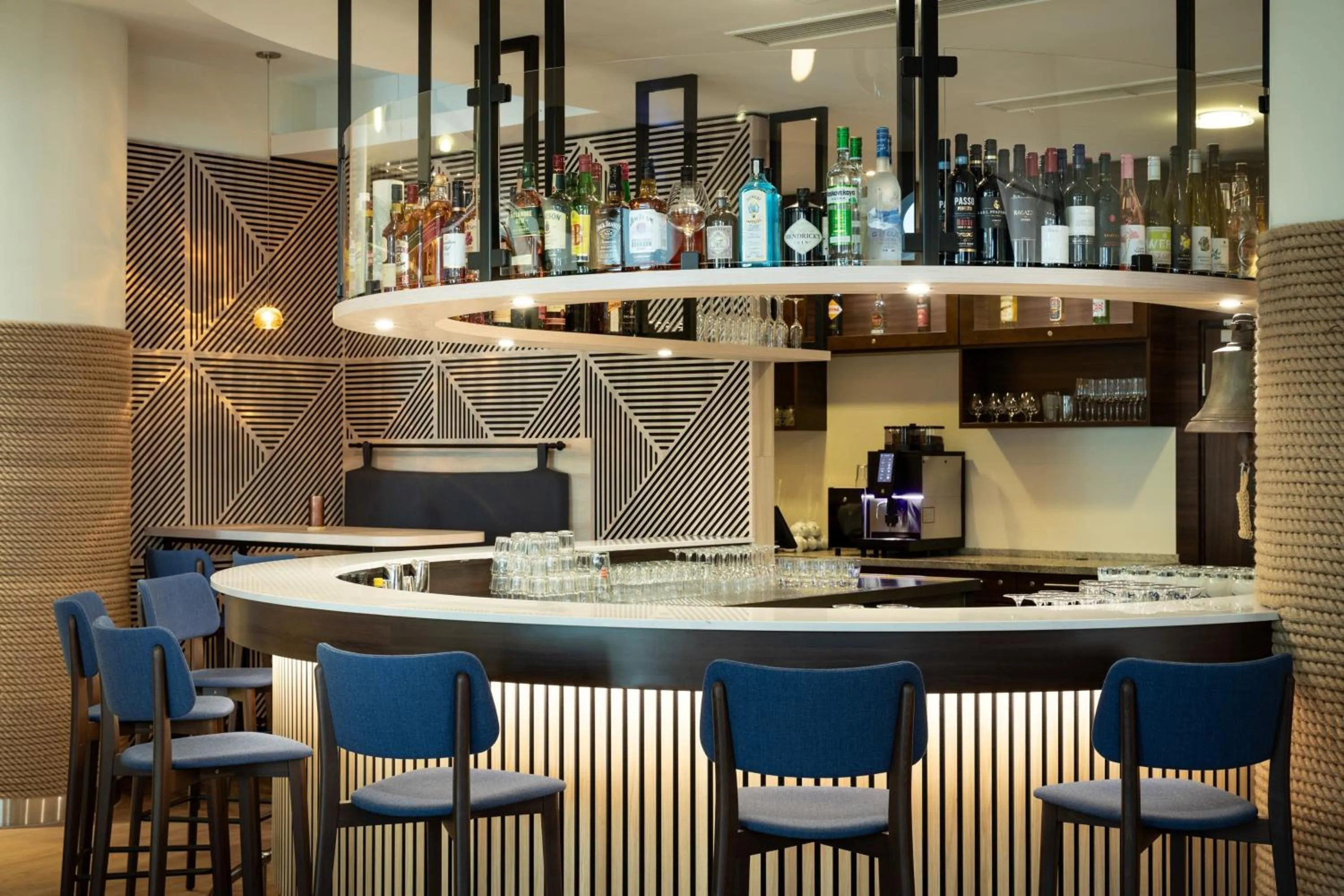 Lounge or bar in Courtyard by Marriott Bremen