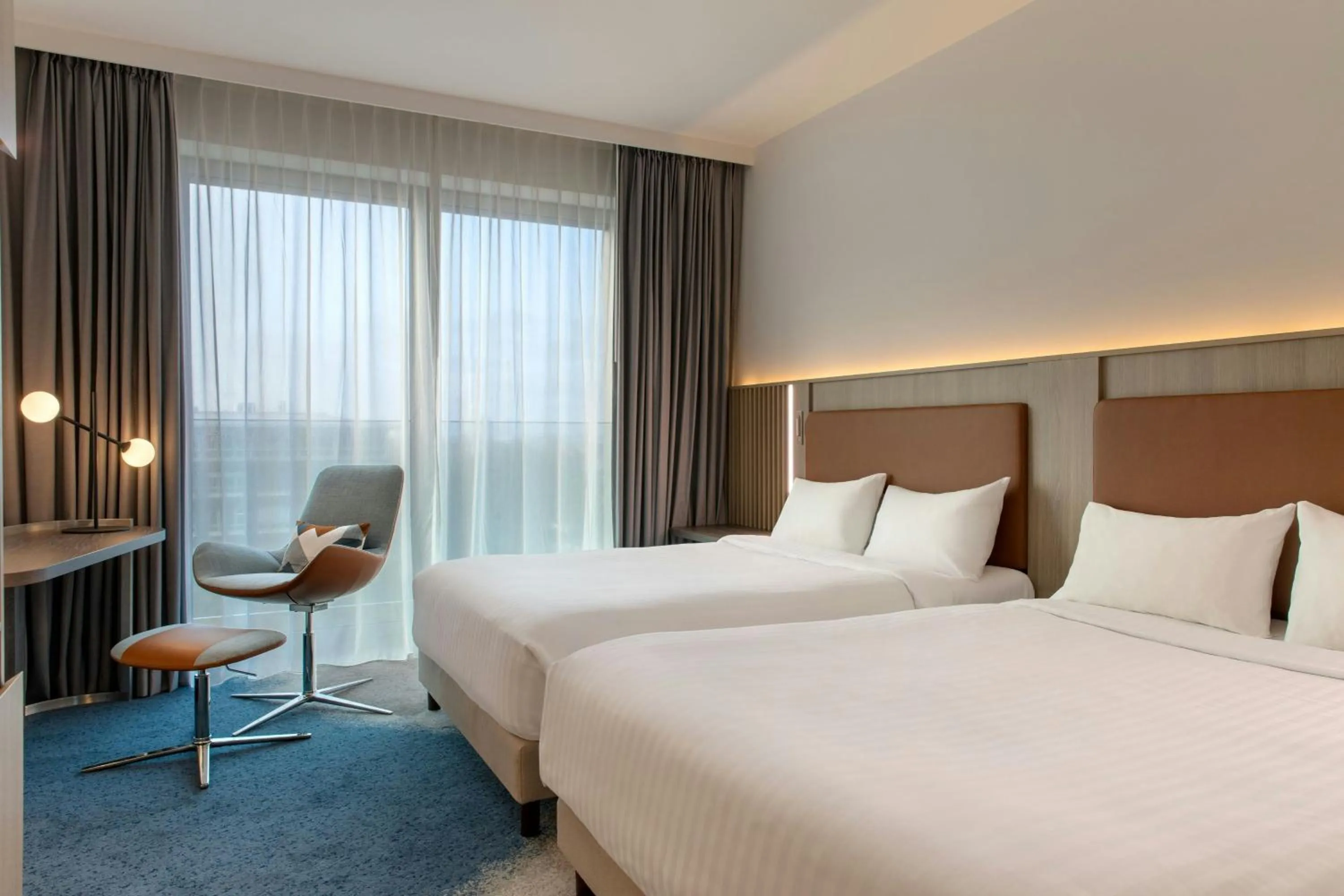 Photo of the whole room, Bed in Courtyard by Marriott Bremen