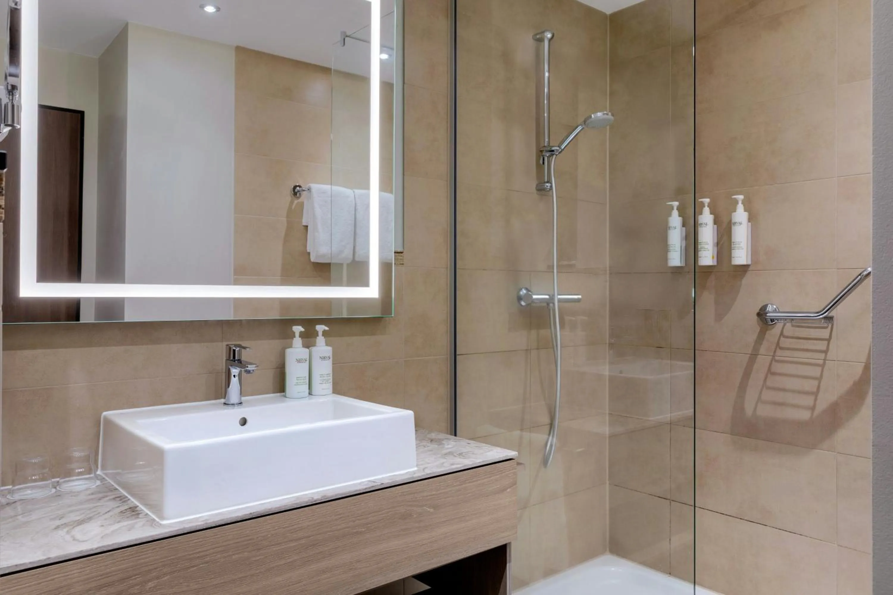 Bathroom in Courtyard by Marriott Bremen