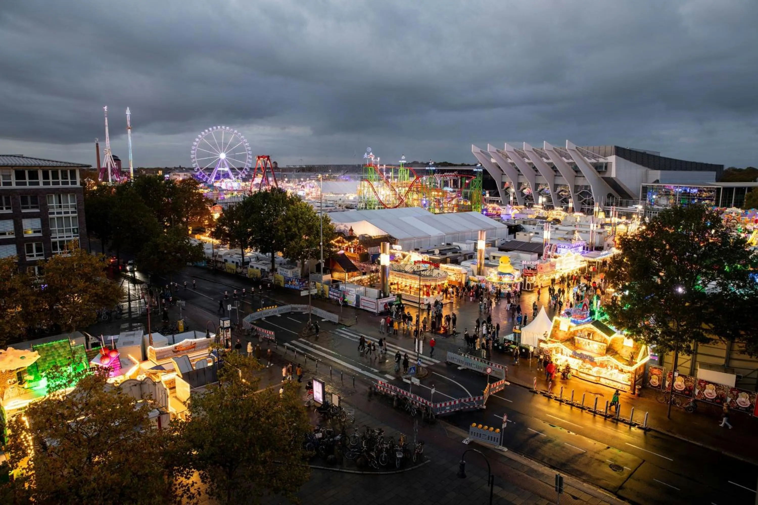Photo of the whole room in Courtyard by Marriott Bremen