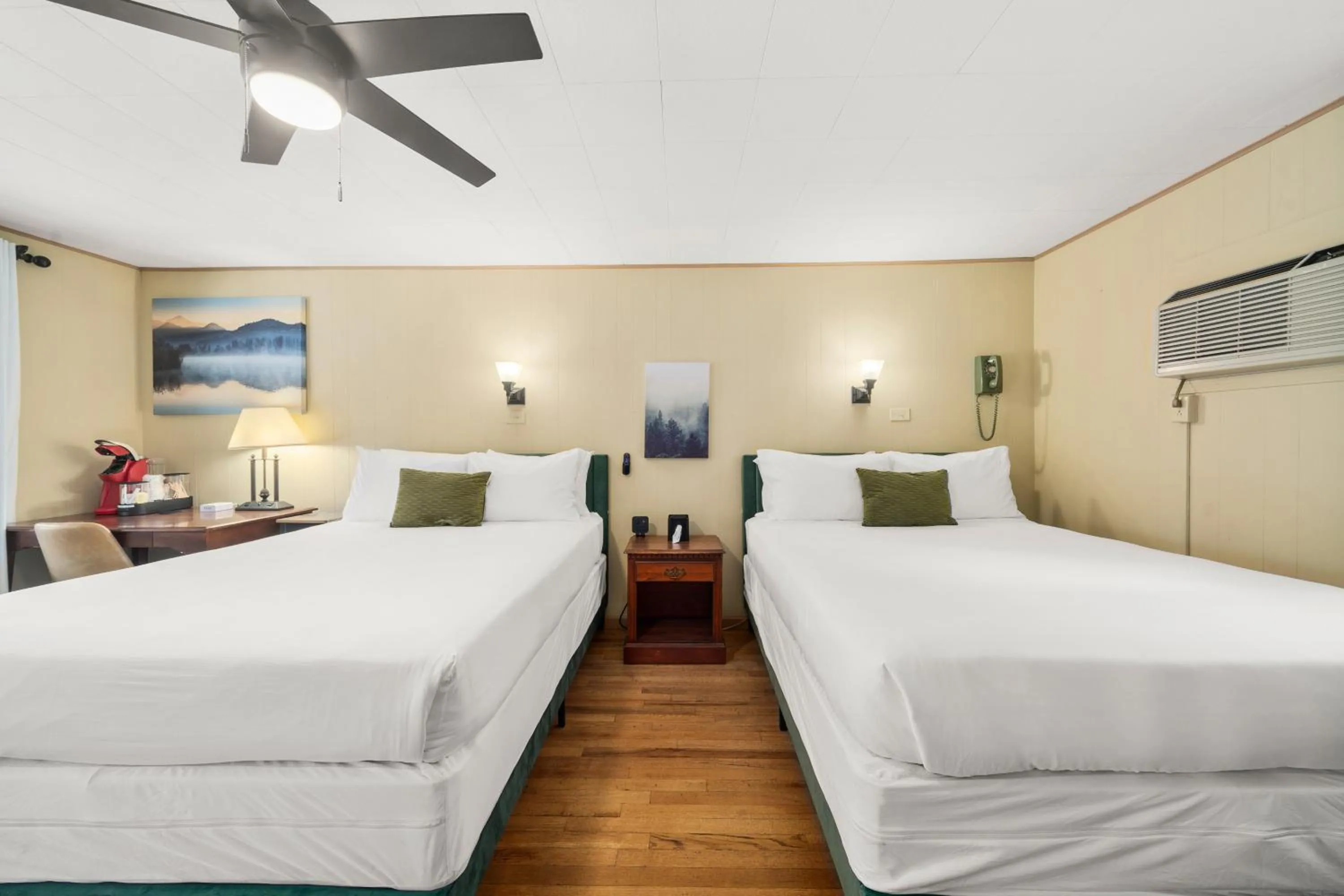 Bed in CedarWood Inn