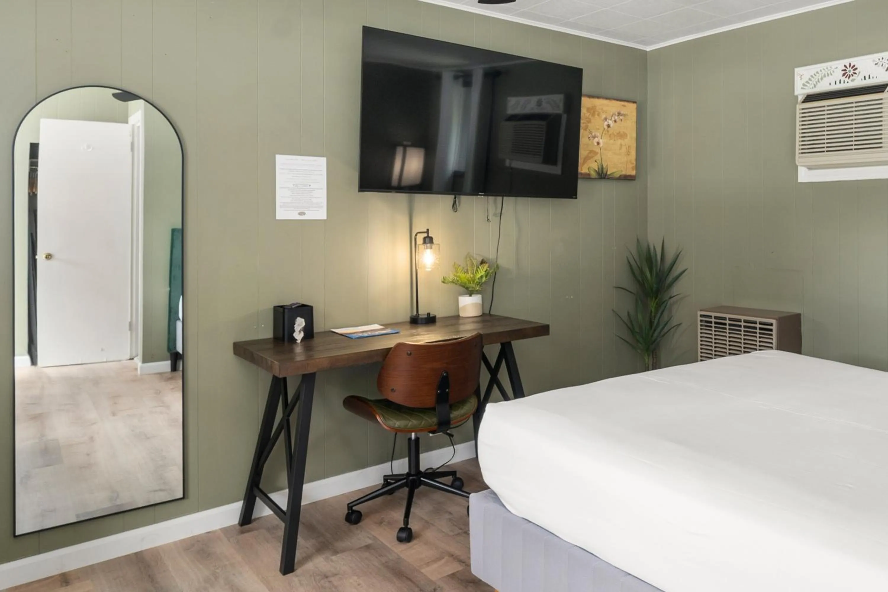 Bed in CedarWood Inn