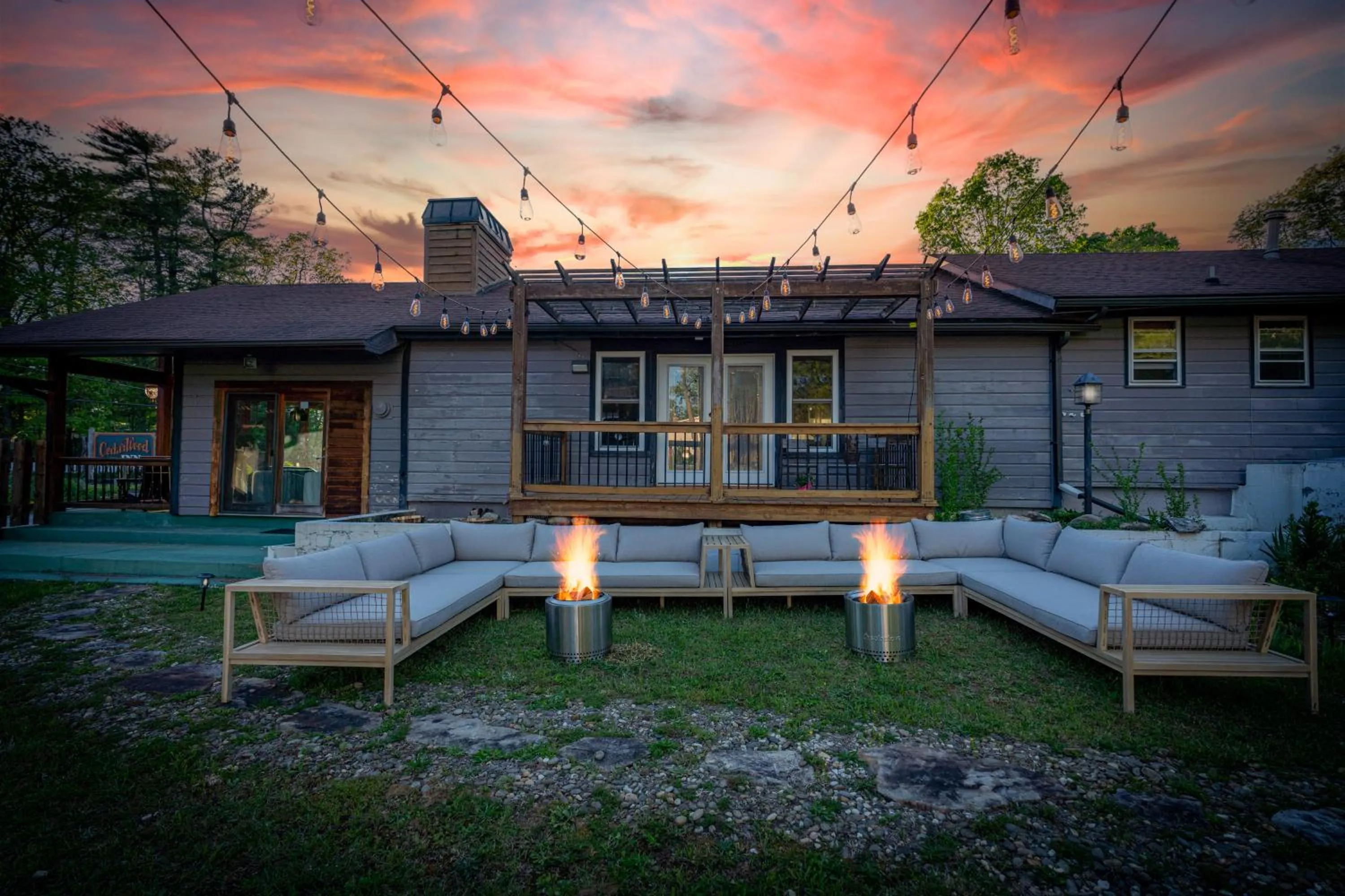 Day in CedarWood Inn