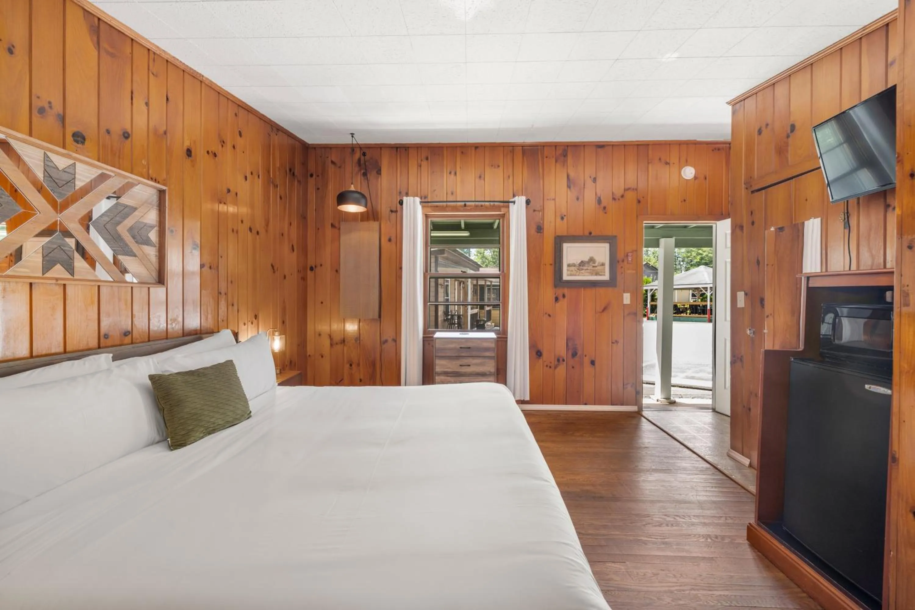 Bed in CedarWood Inn