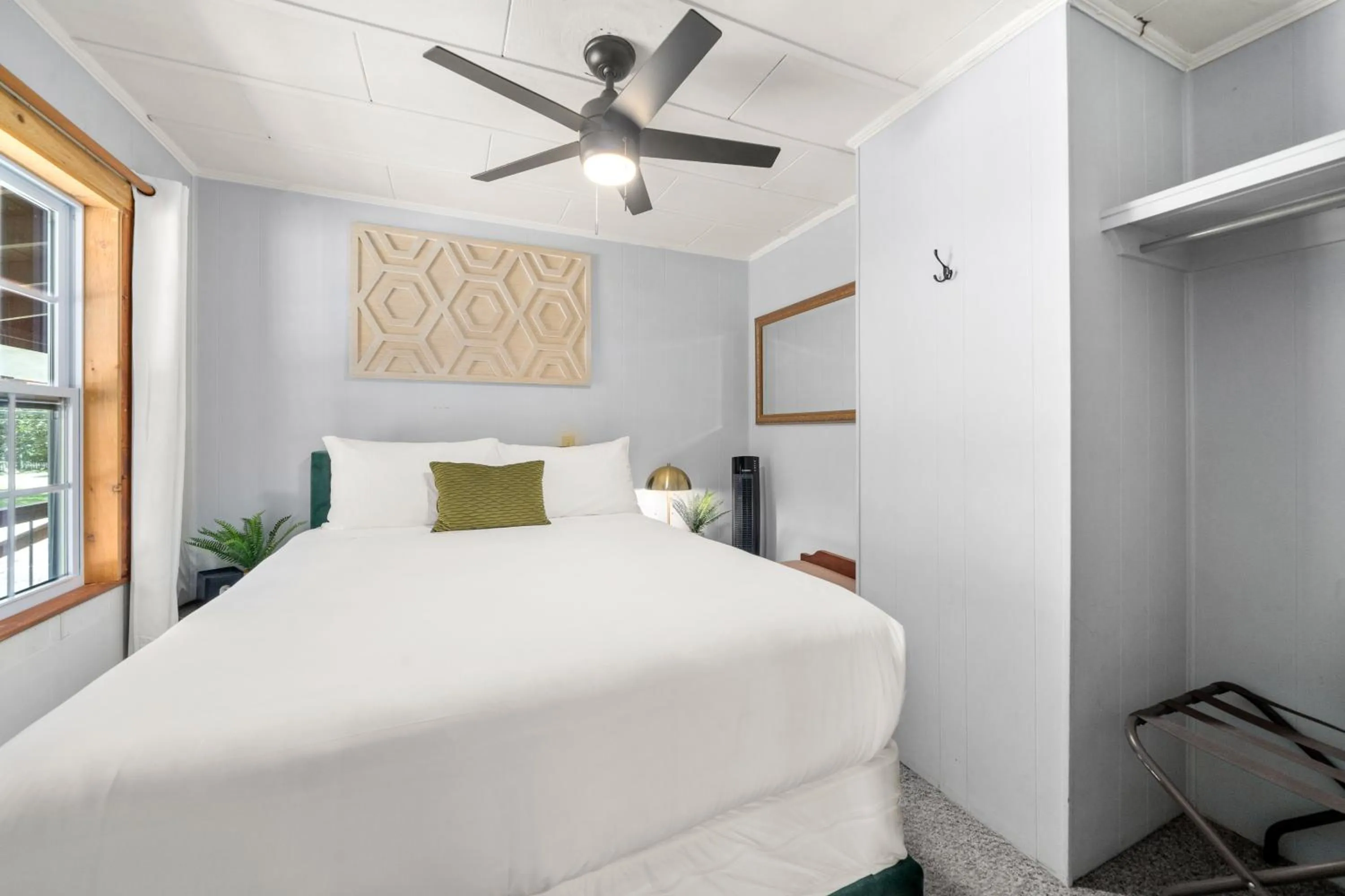 Bed in CedarWood Inn