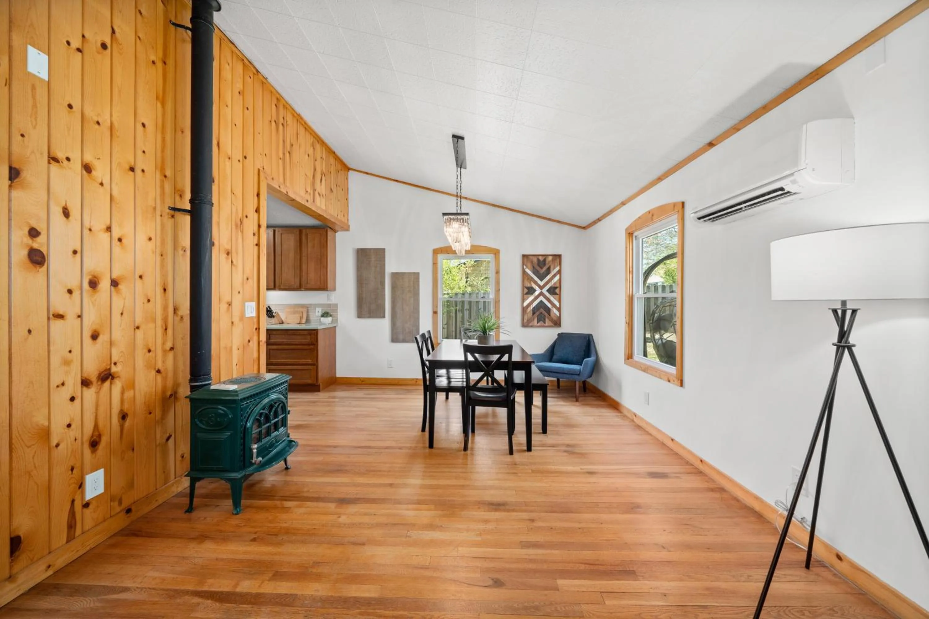 Dining area in CedarWood Inn