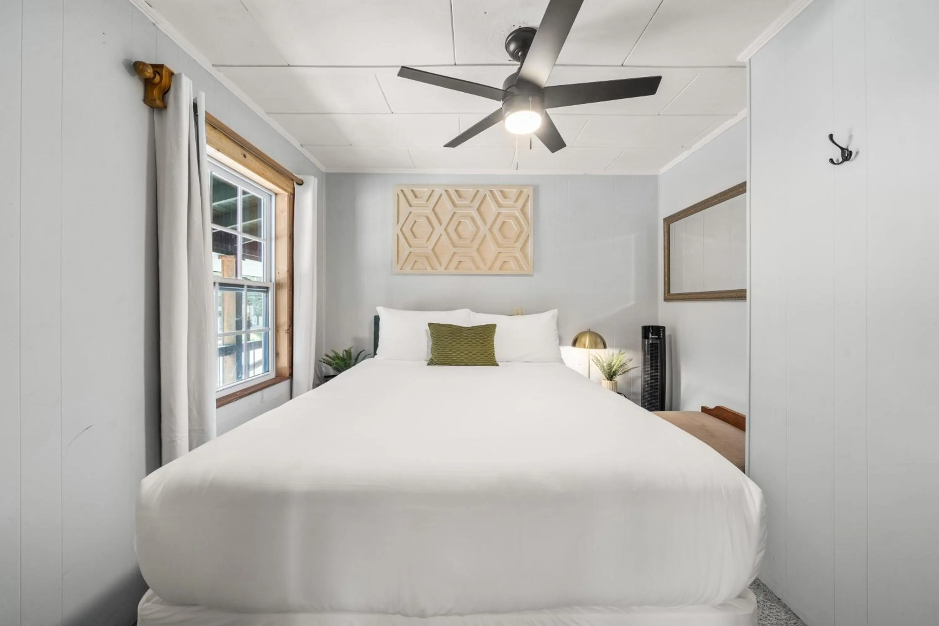 Bed in CedarWood Inn