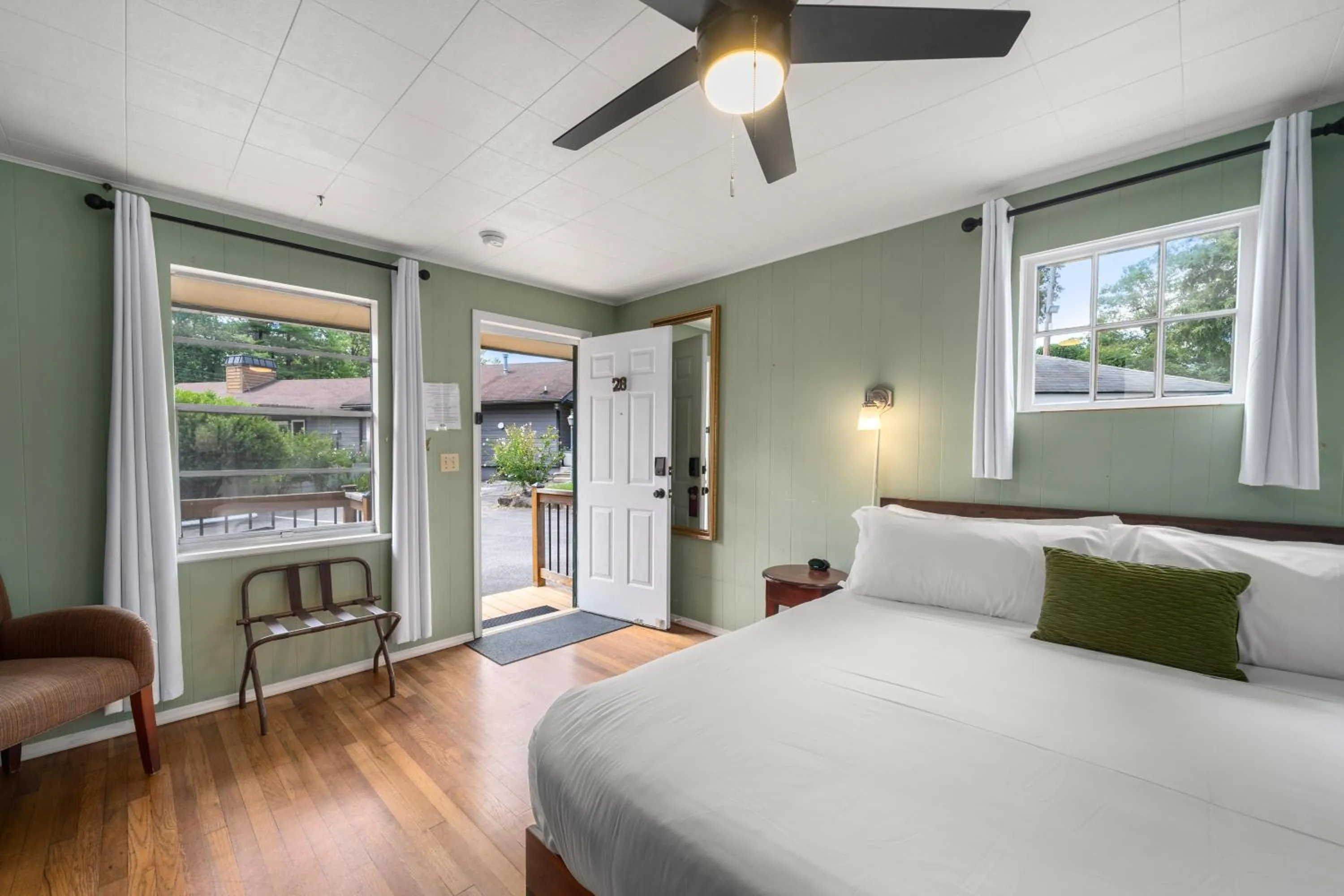 Bed in CedarWood Inn