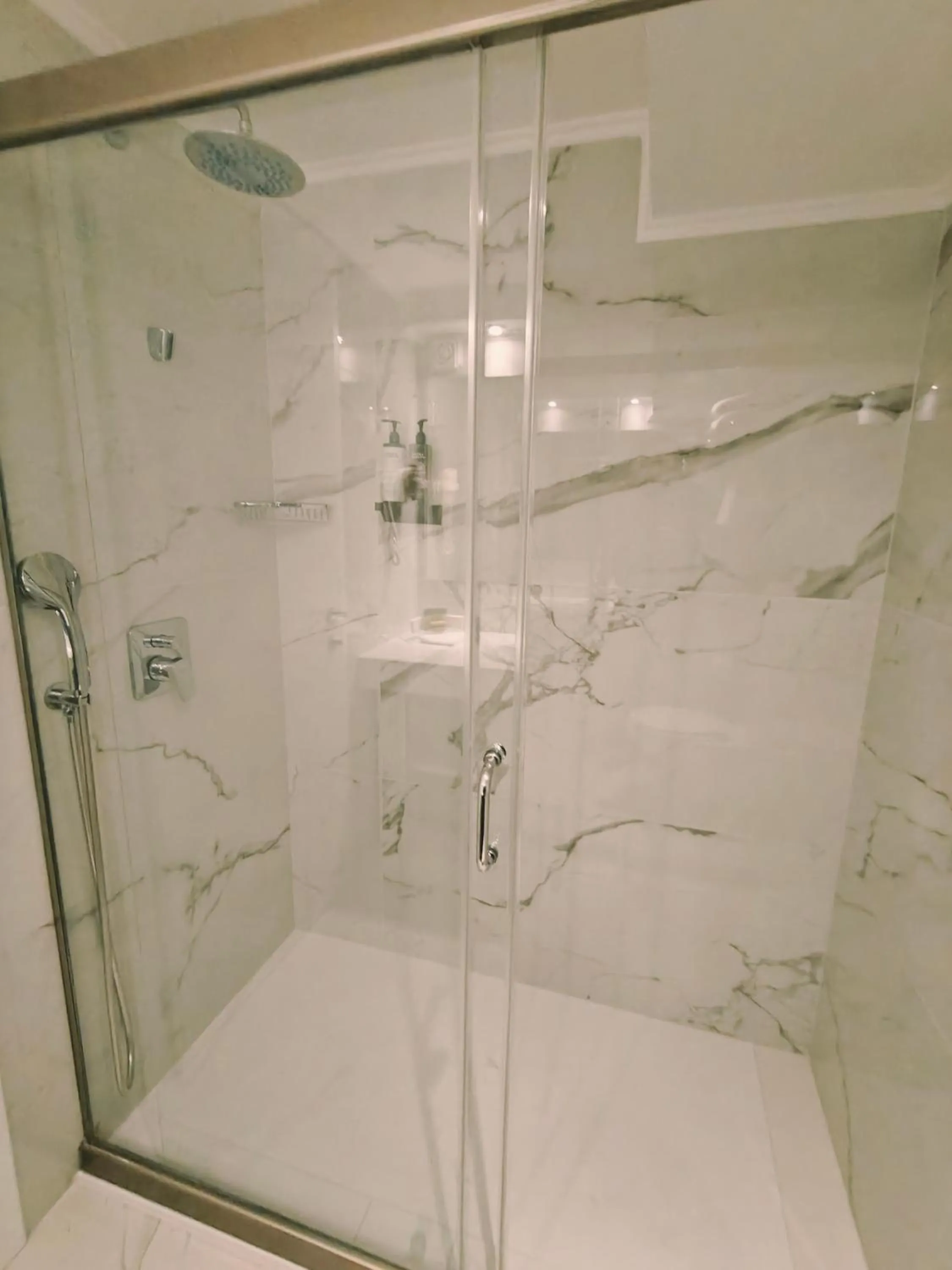 Bathroom in Ibiscus Hotel