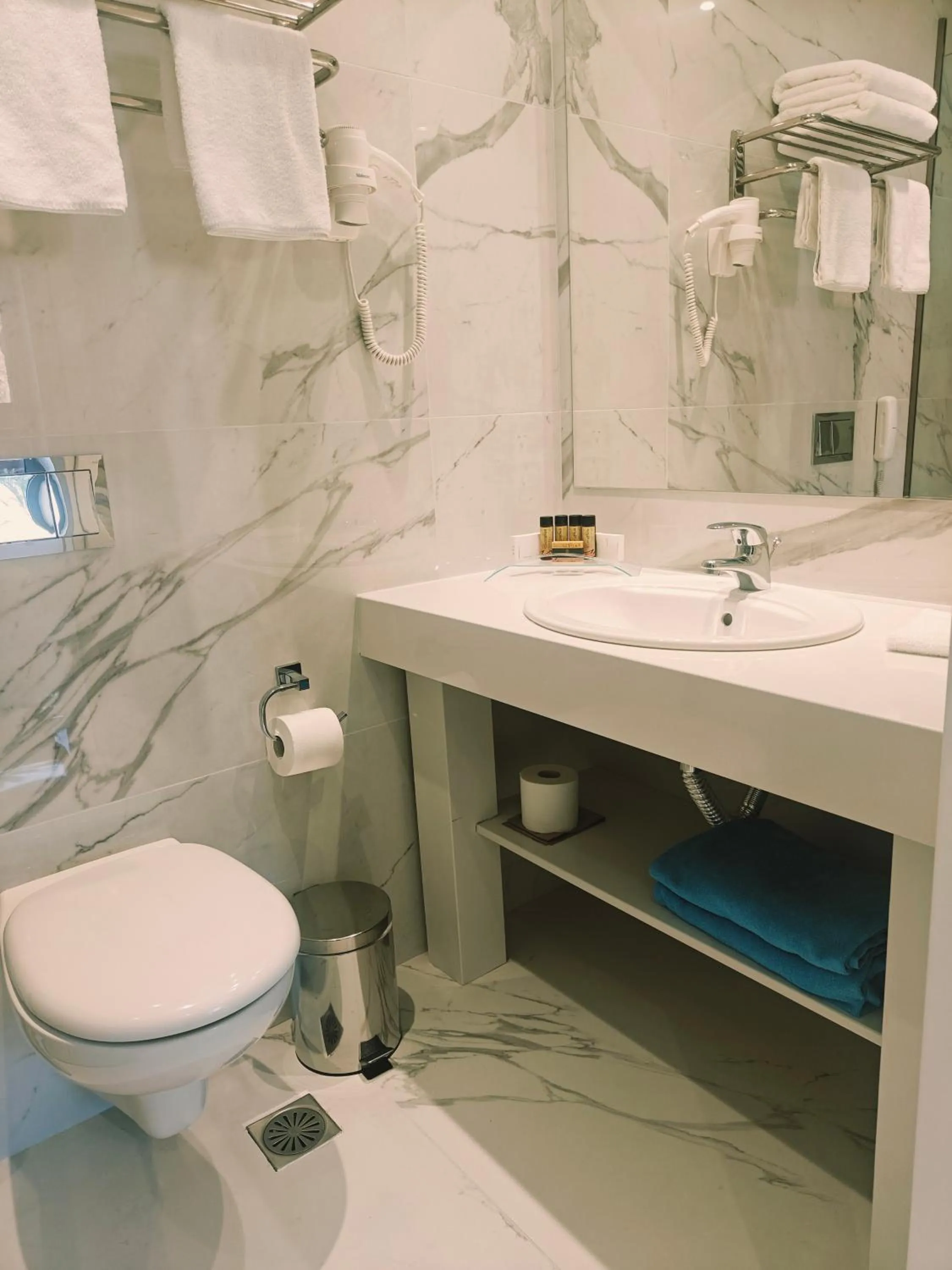 Bathroom in Ibiscus Hotel