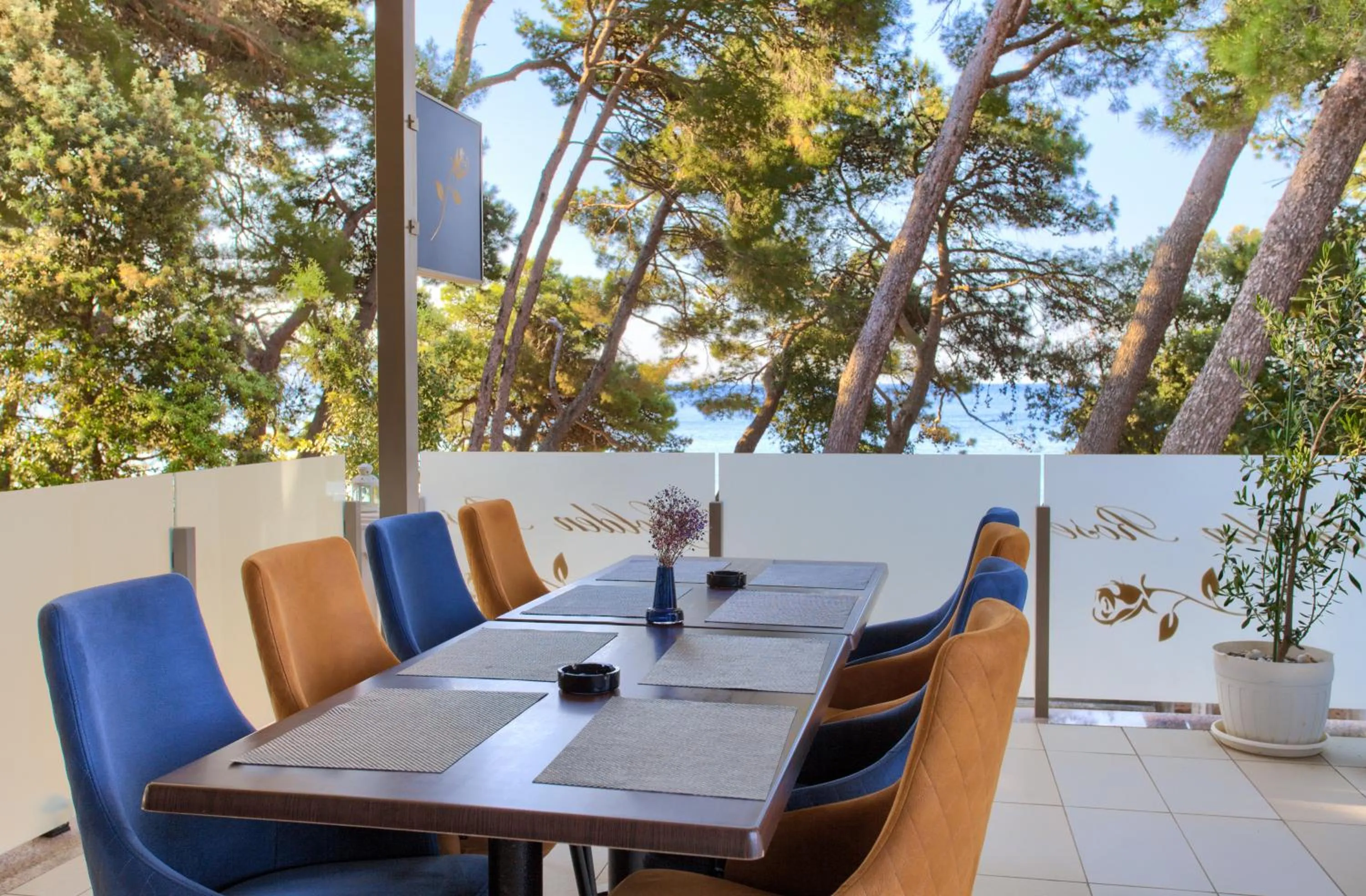 Seating area in Hotel Bor