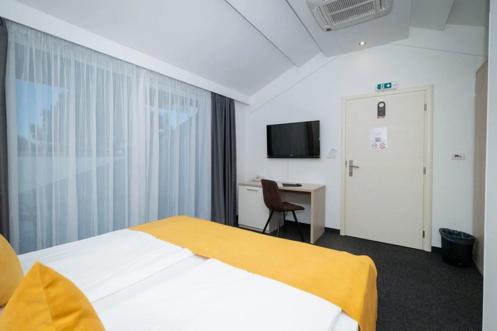 Bedroom, Bed in Hotel Bor