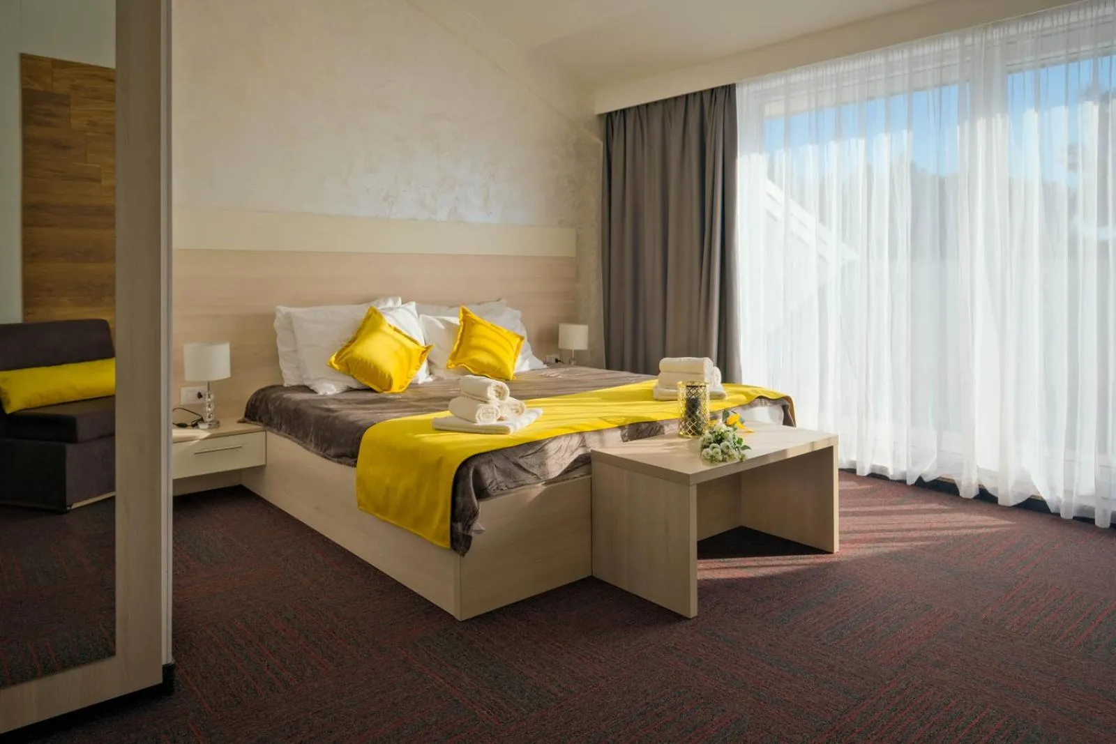 Balcony/Terrace, Bed in Hotel Bor