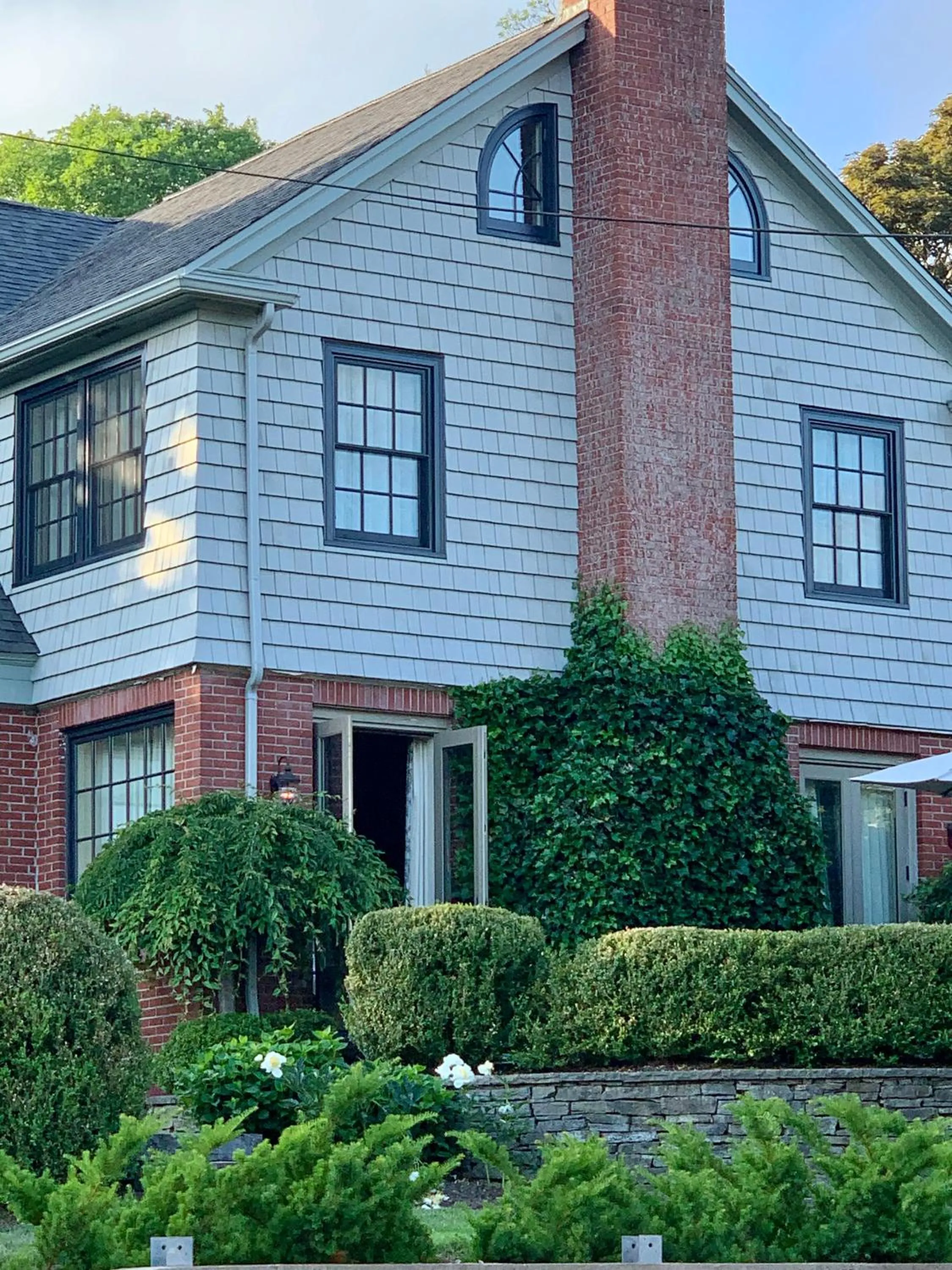 Property building in The Pebble Bed and Breakfast