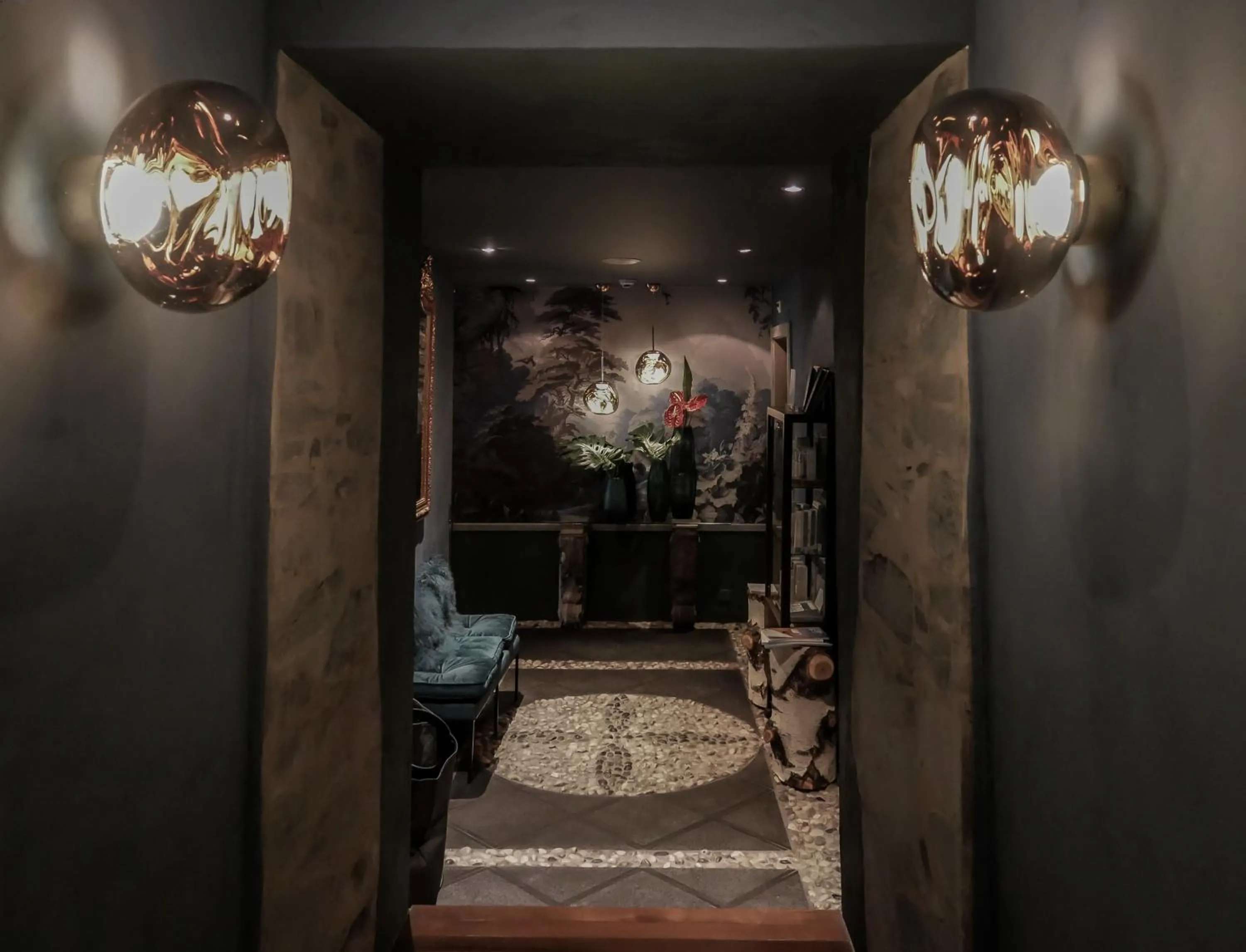 Swimming pool in Hôtel Bella Tola & SPA