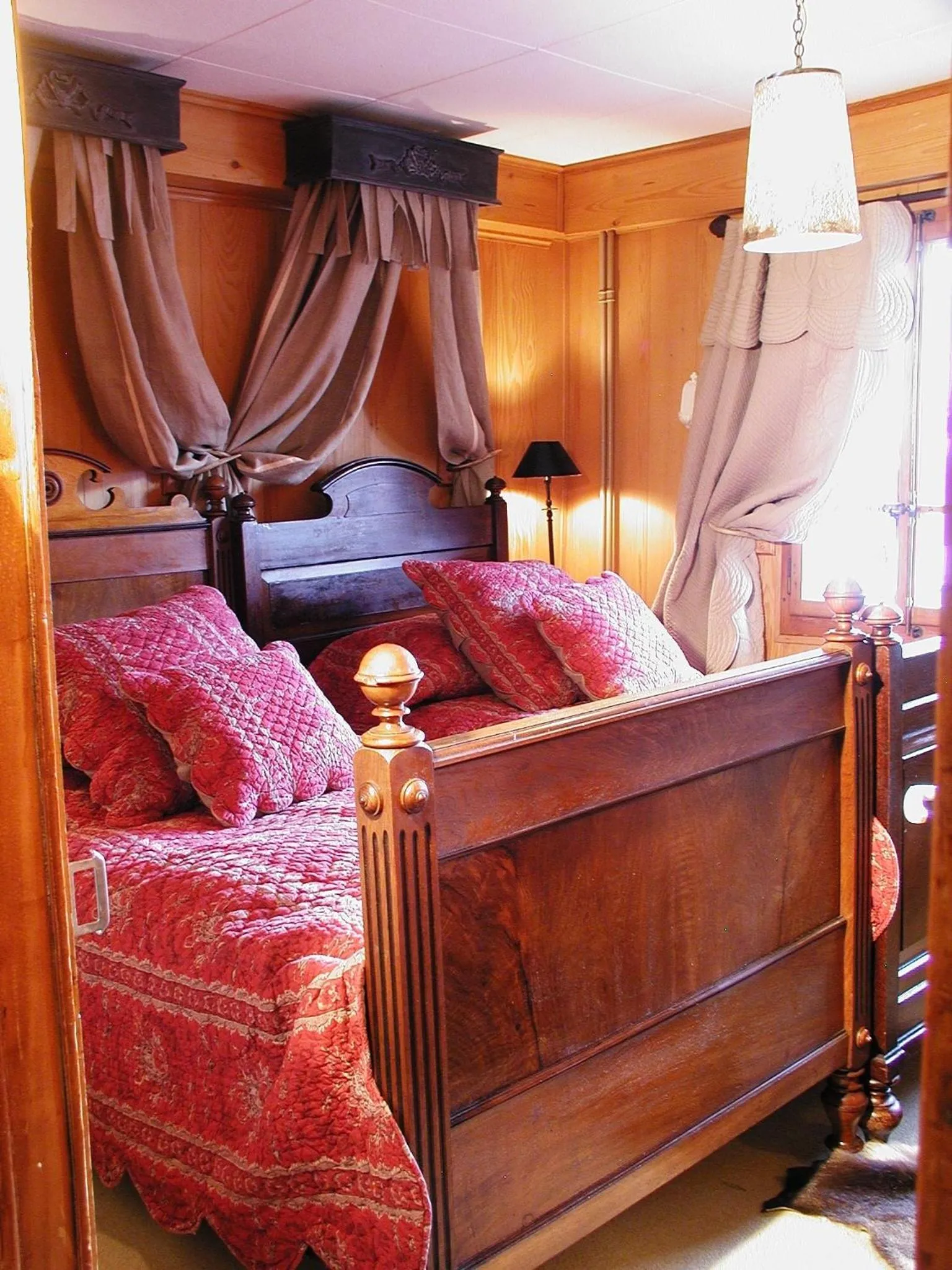 Bed in Hôtel Bella Tola & SPA