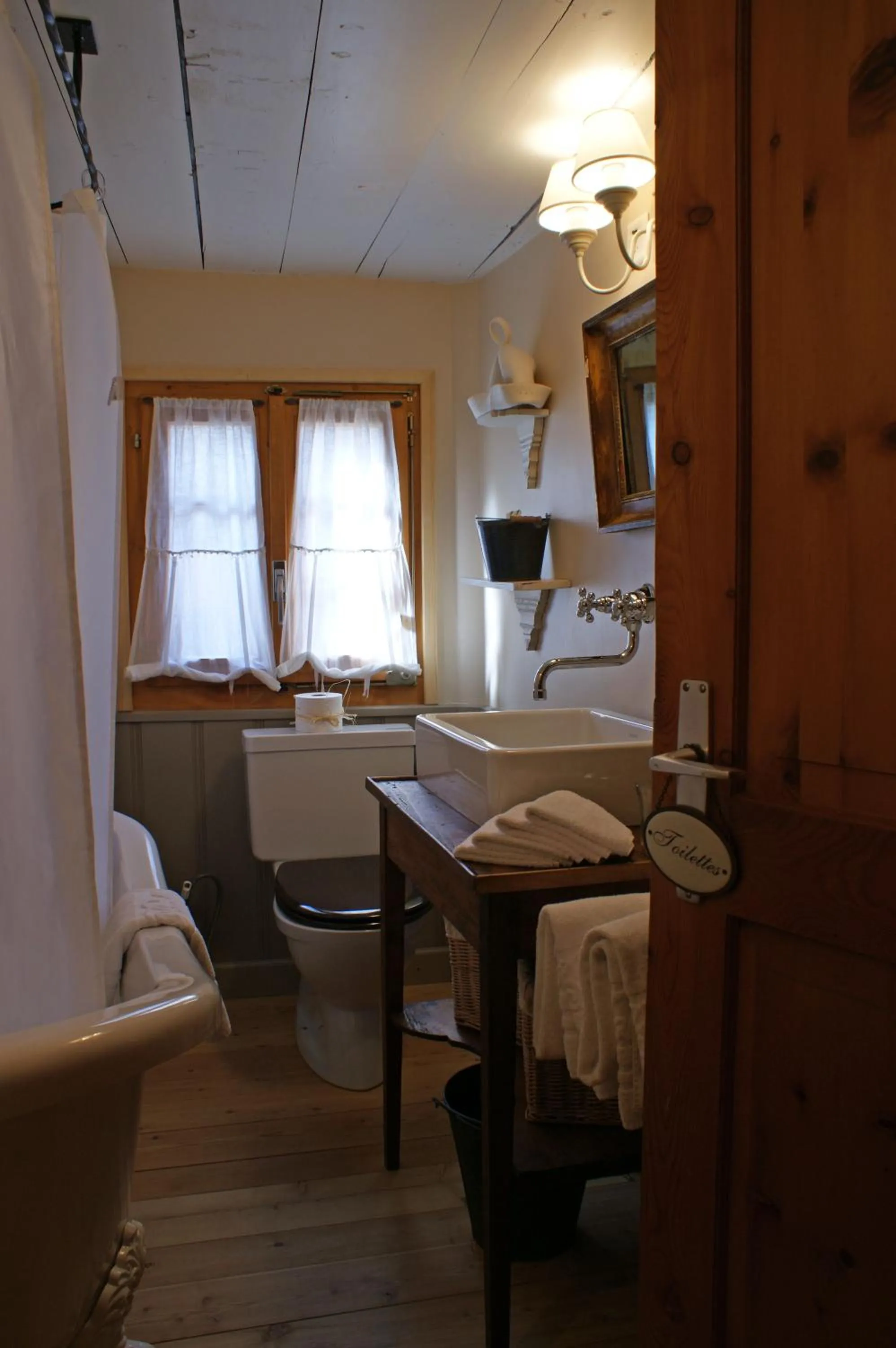 Bathroom in Hôtel Bella Tola & SPA